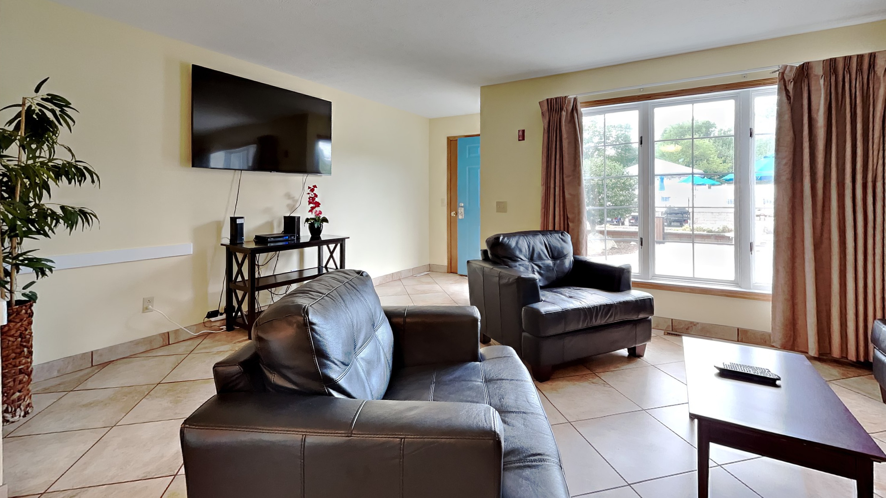 Put-in-Bay Poolview Condo #4 | Photo 6