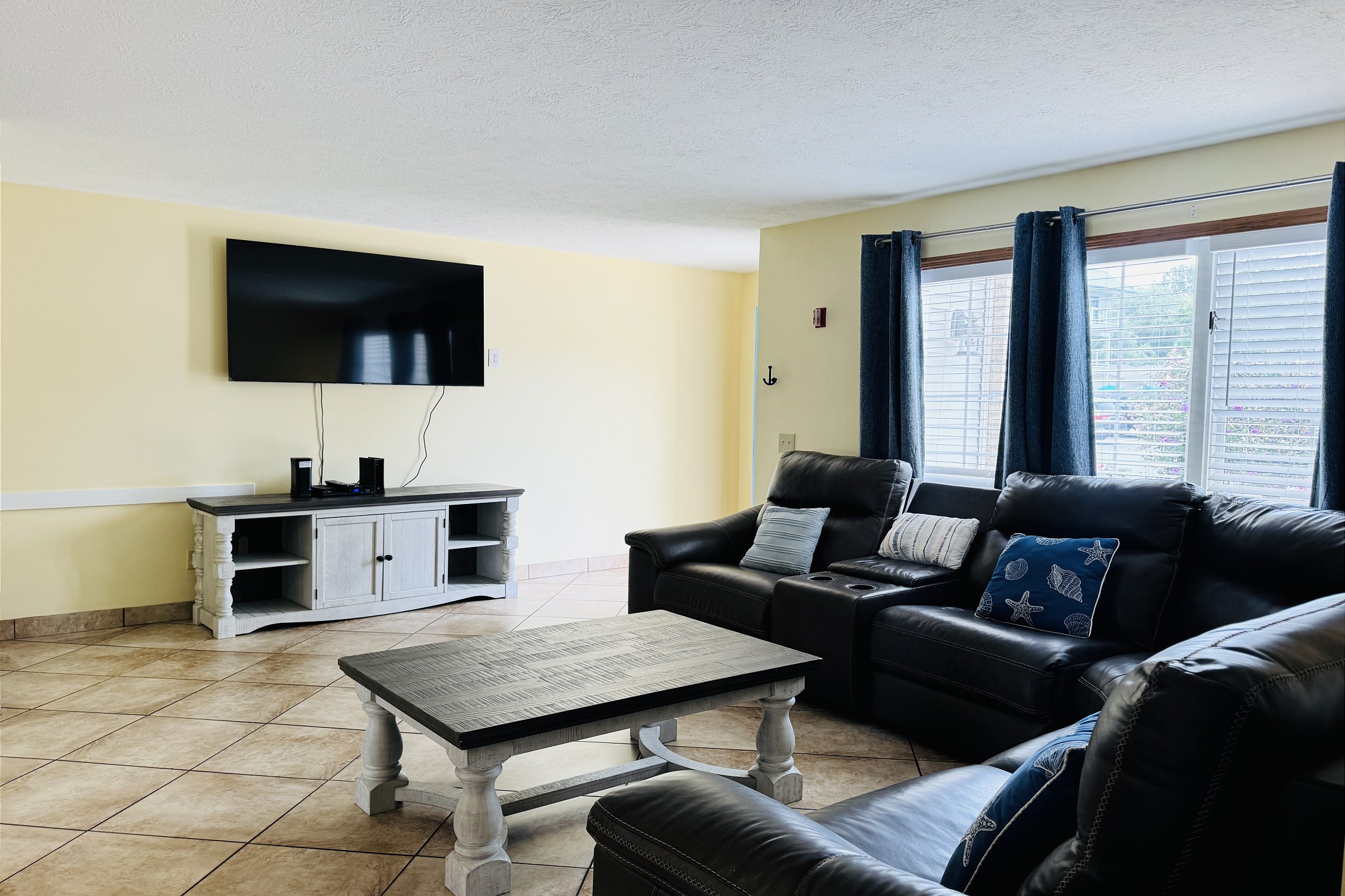 Put-in-Bay Poolview Condo #4 | Photo 12