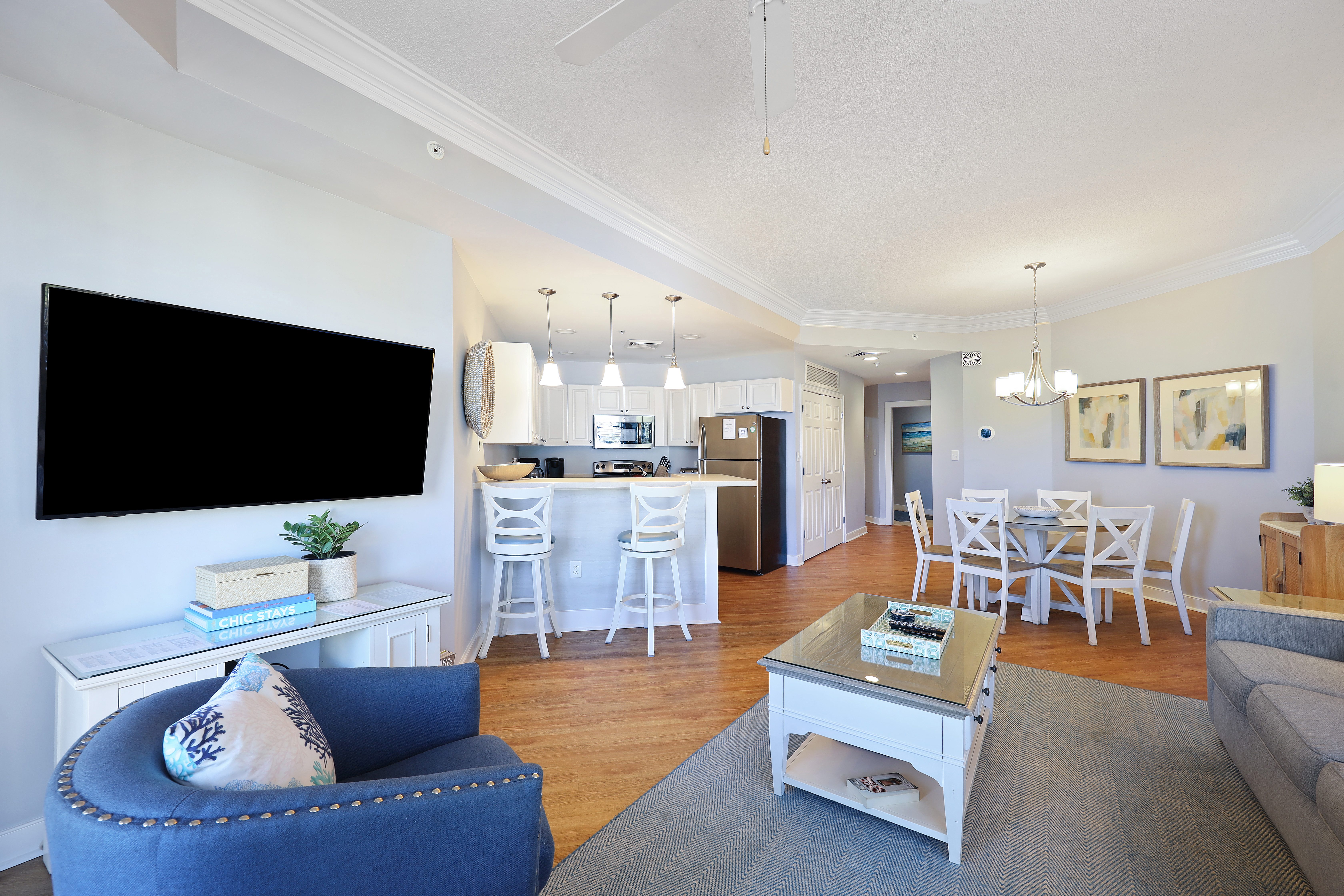 2211 Seacrest | Living Room w/ new dining table