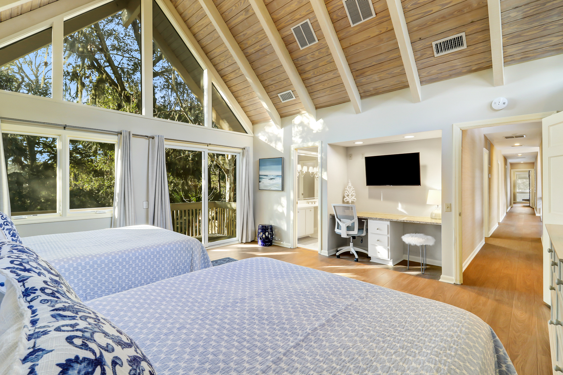 51 Haul Away | Bedroom 5 2 Queen beds w/ ensuite bathroom