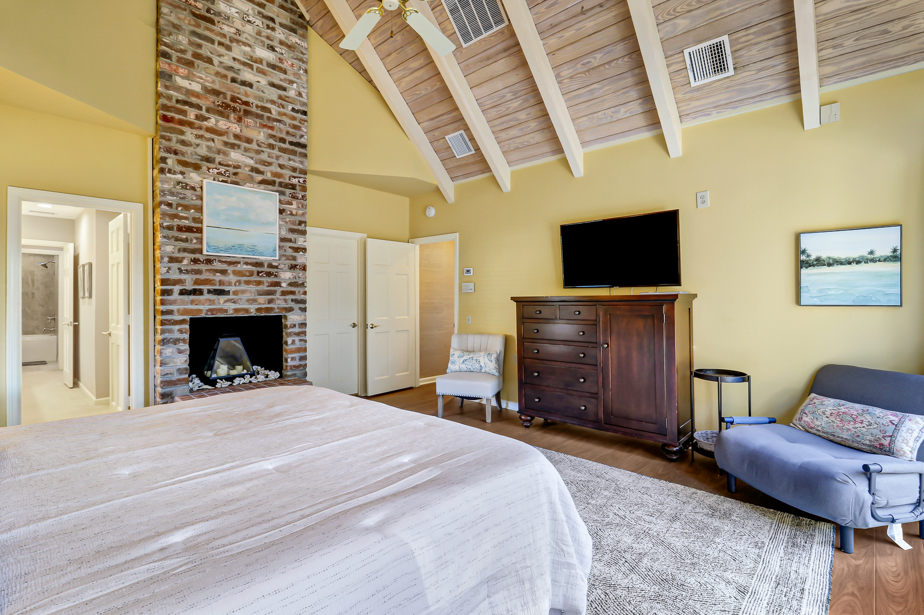 51 Haul Away | Bedroom 2 King Bed w/ ensuite bathroom