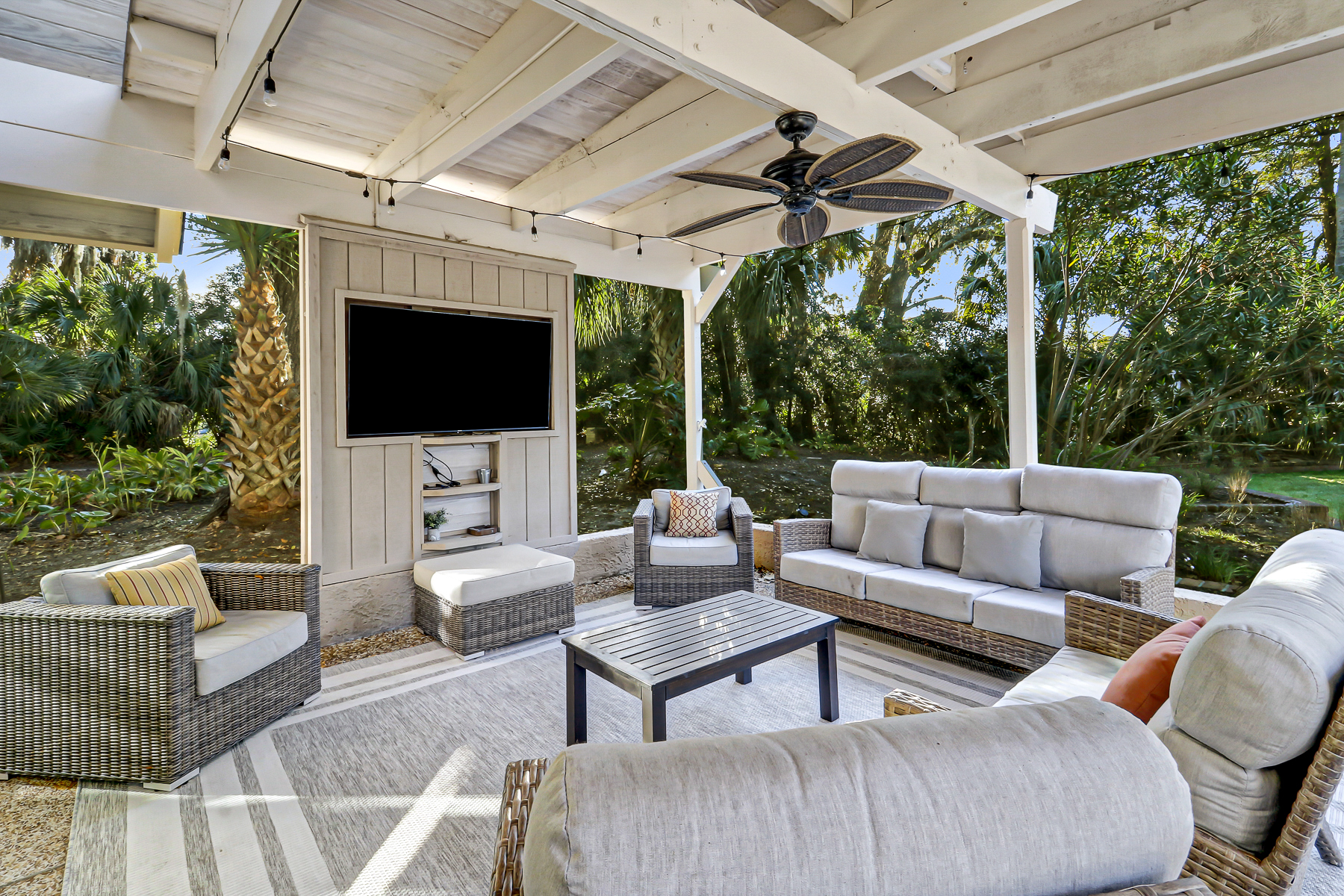 51 Haul Away | Covered patio w/ outdoor seating & TV