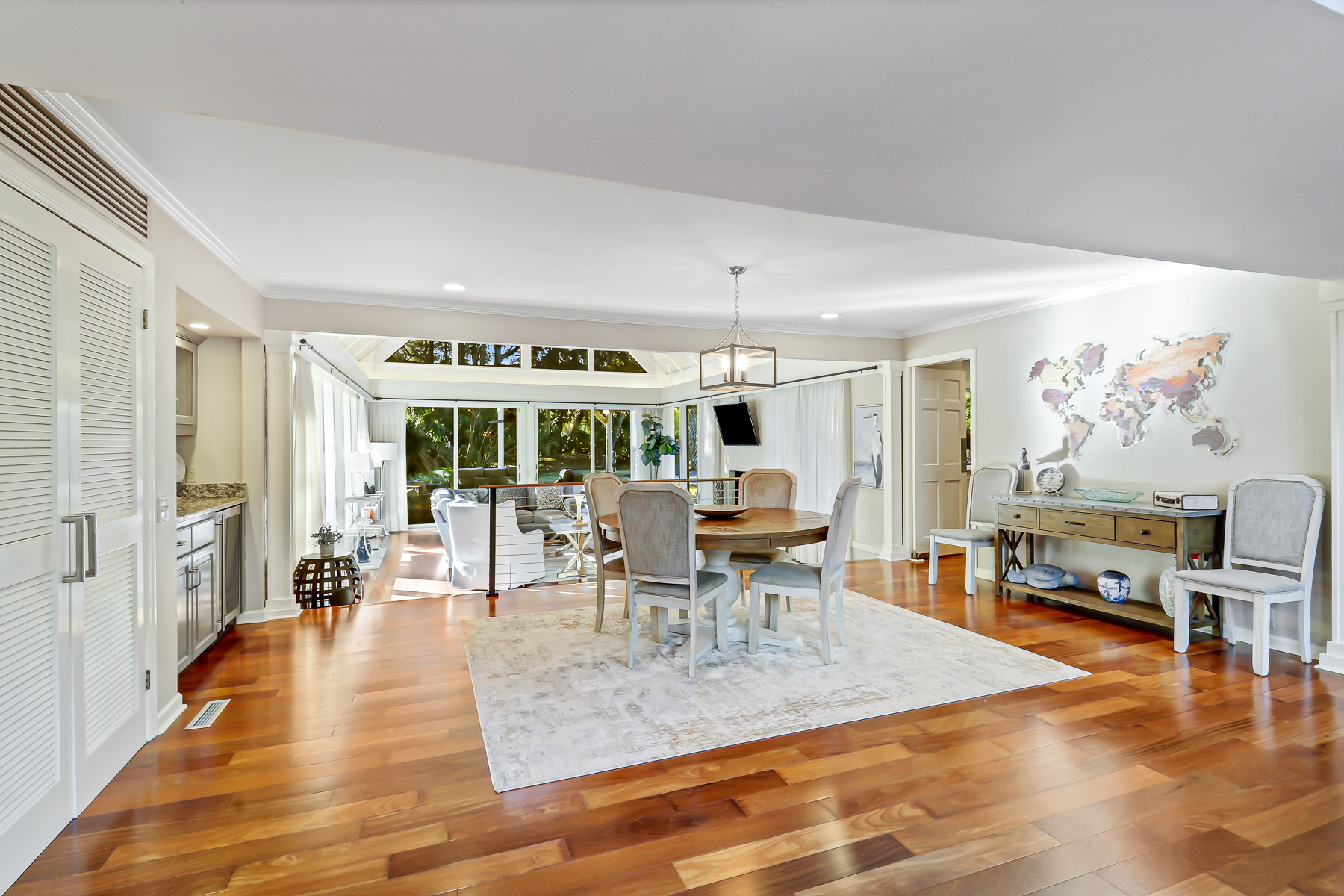 51 Haul Away | Additional Dining & Bar area 