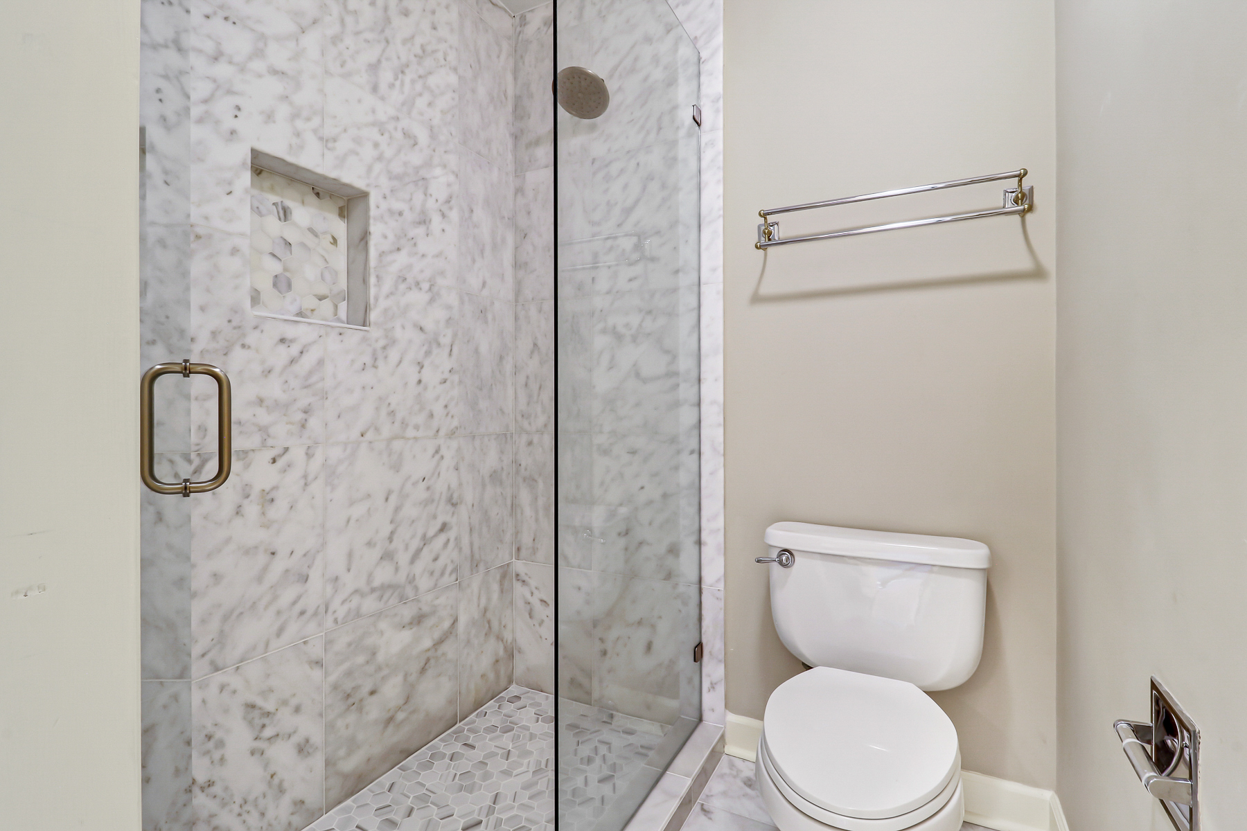 51 Haul Away | Bedroom 5 ensuite full bathroom