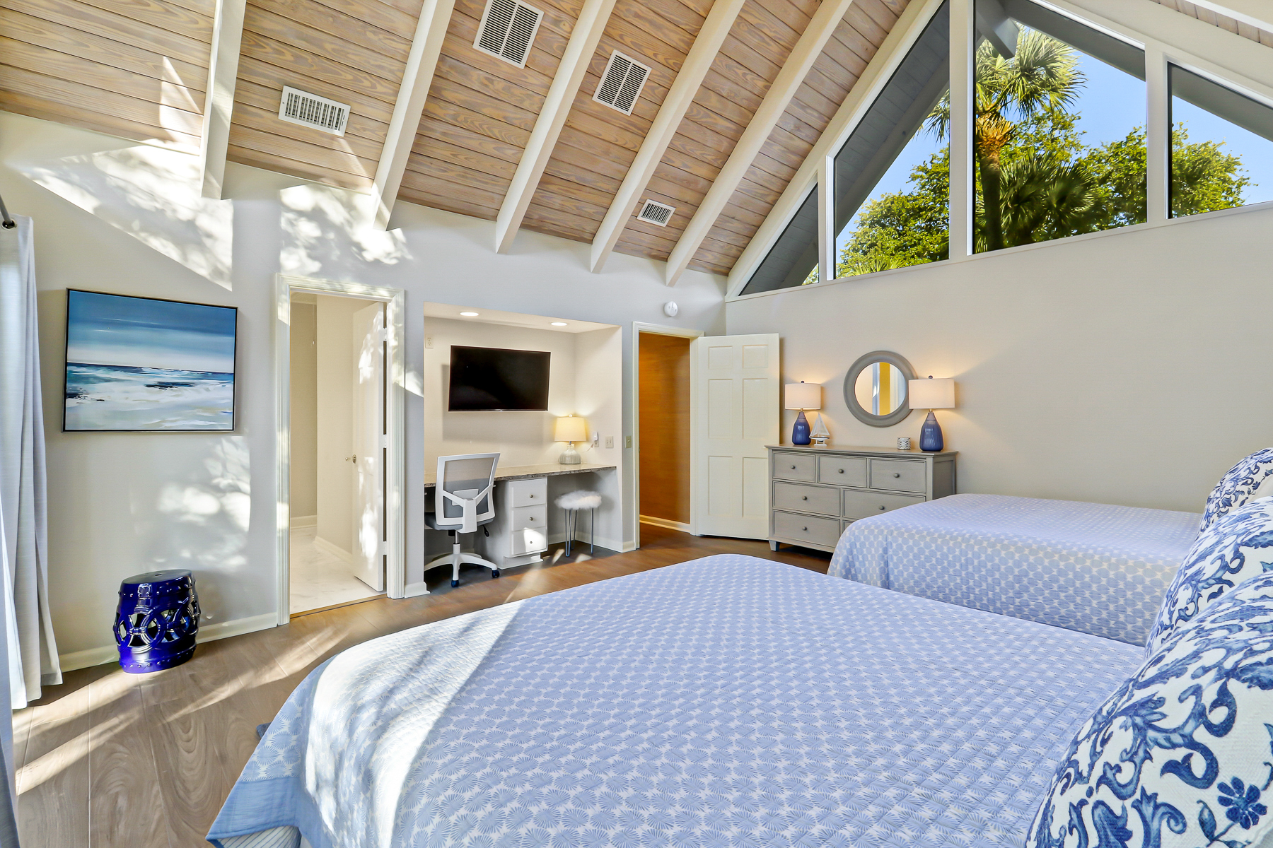 51 Haul Away | Bedroom 5 2 Queen beds w/ ensuite bathroom