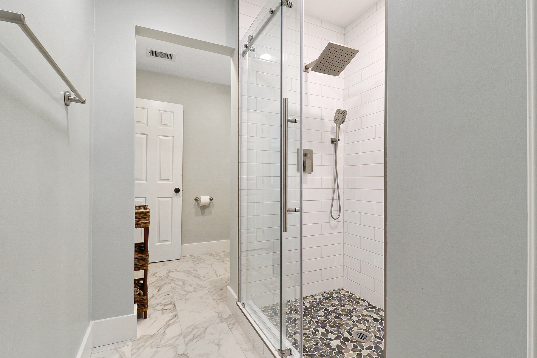 4 Junket | Bathroom 2