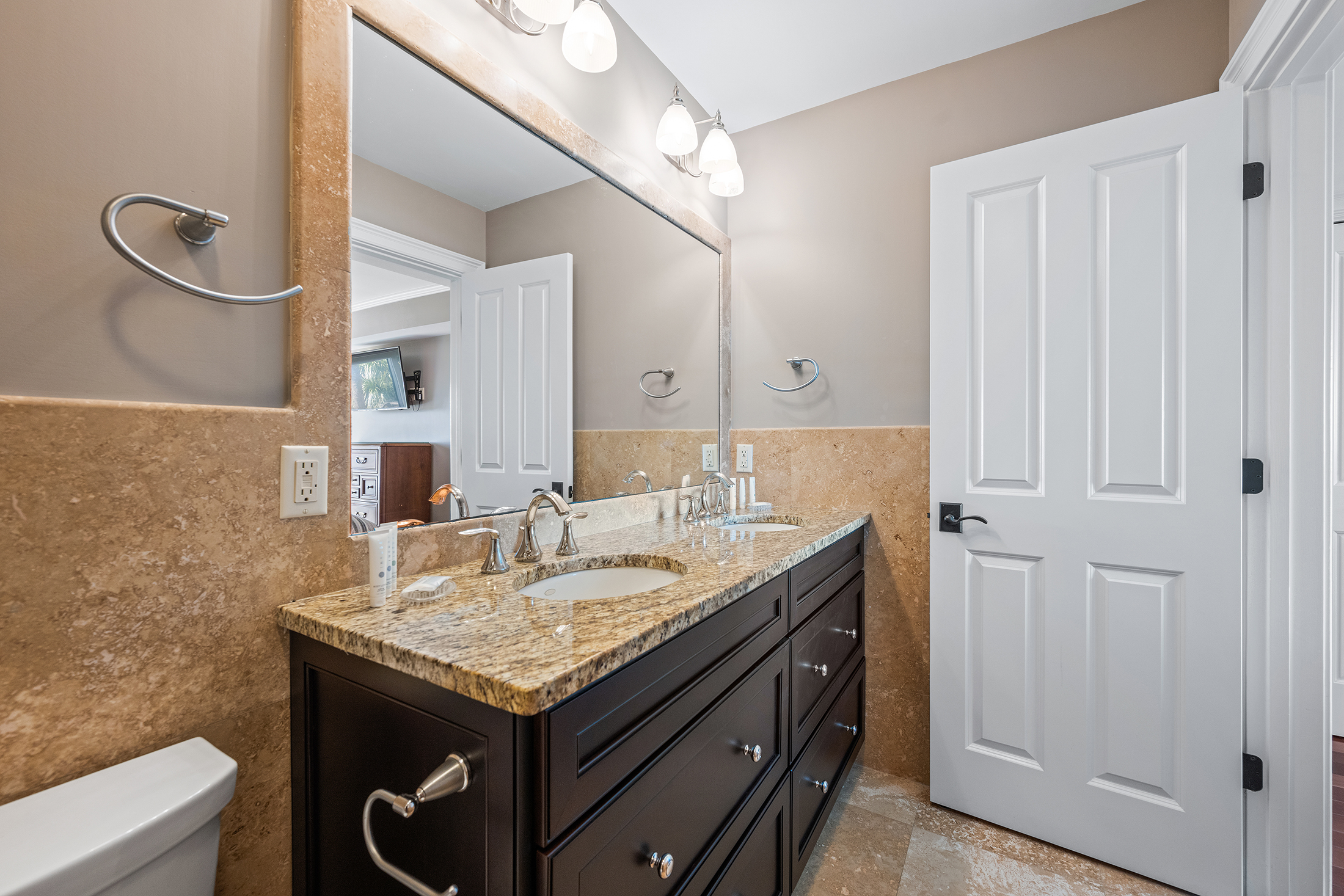 3 Dune Lane | Bedroom 1 ensuite bathroom