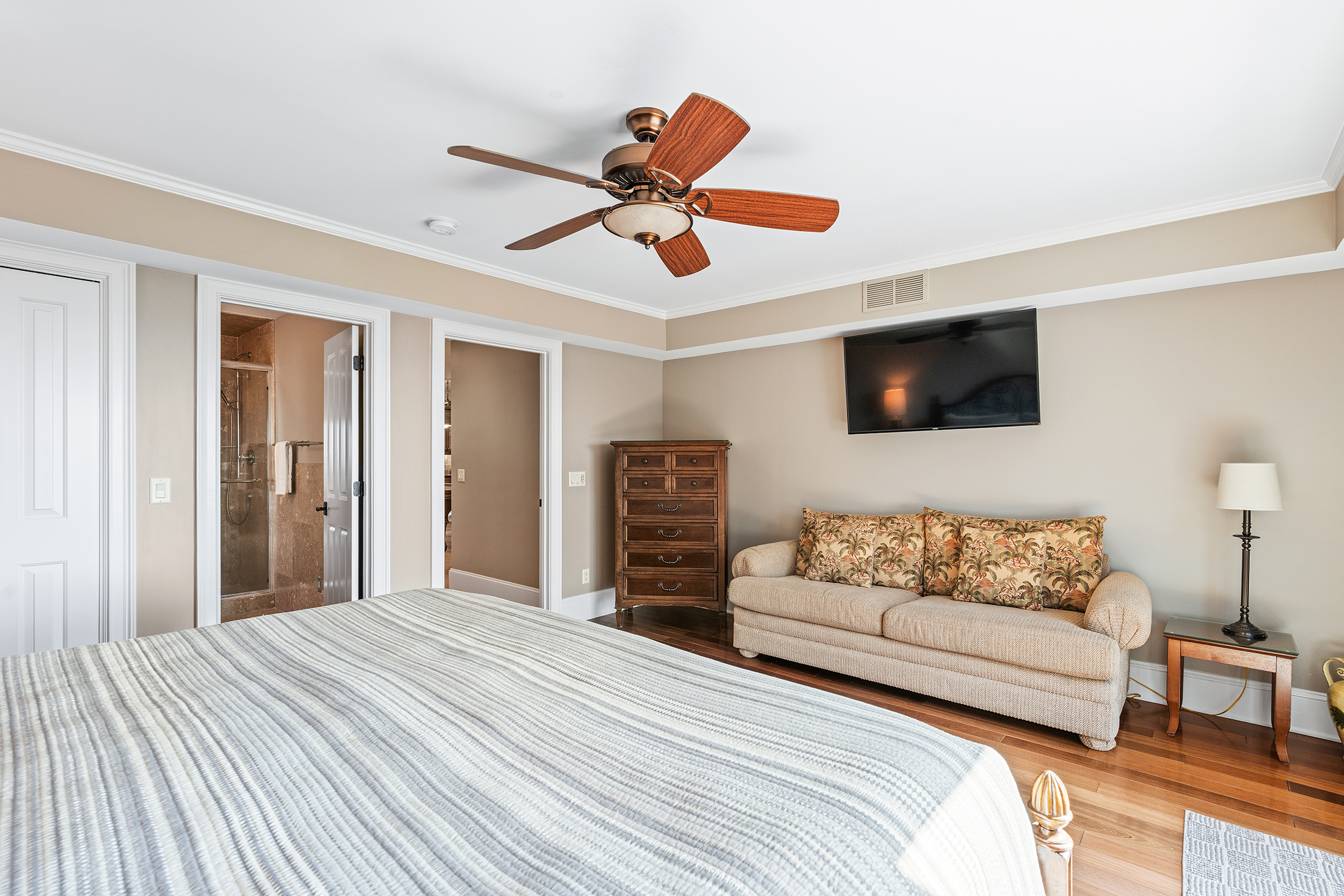3 Dune lane | Bedroom 2 w/ king bed & sleeper sofa