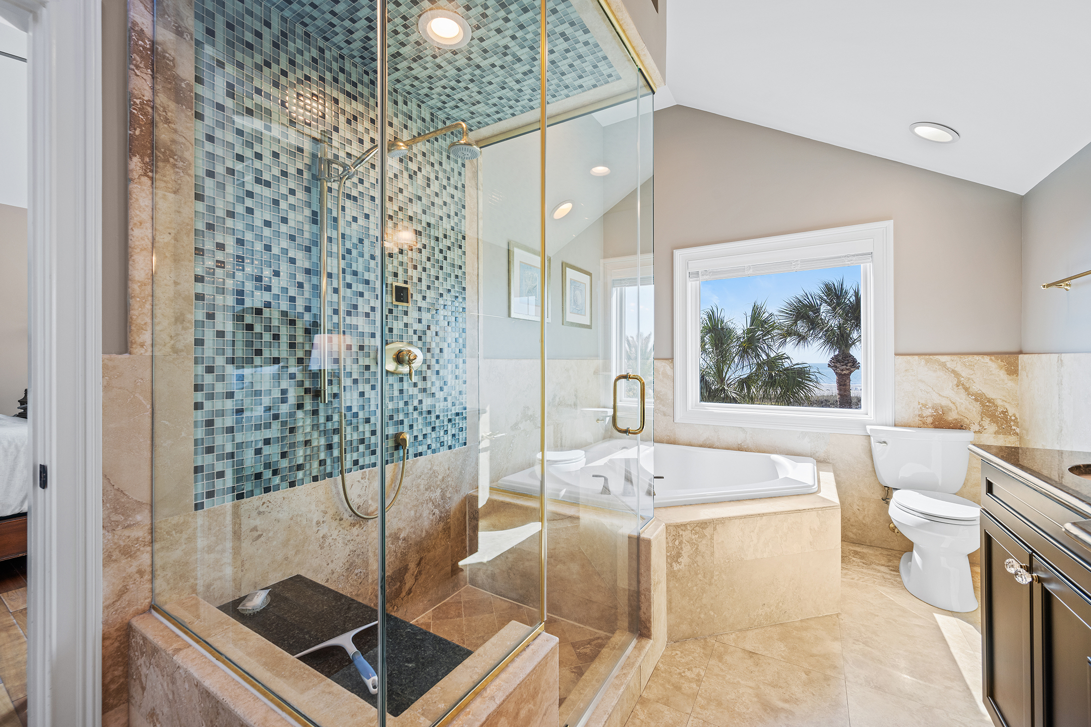 3 Dune Lane | Primary Bathroom w/ shower & jetted tub
