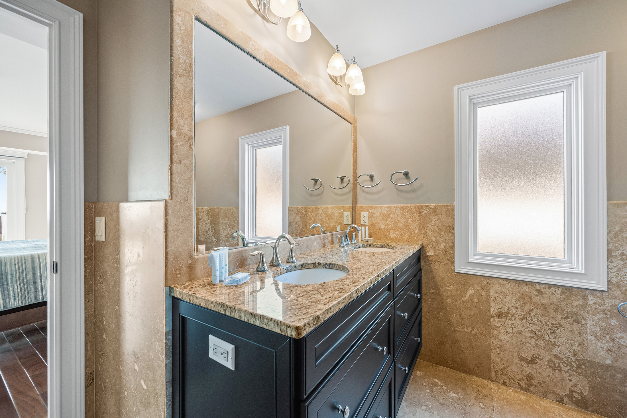 3 Dune Lane | Bedroom 2 ensuite bathroom