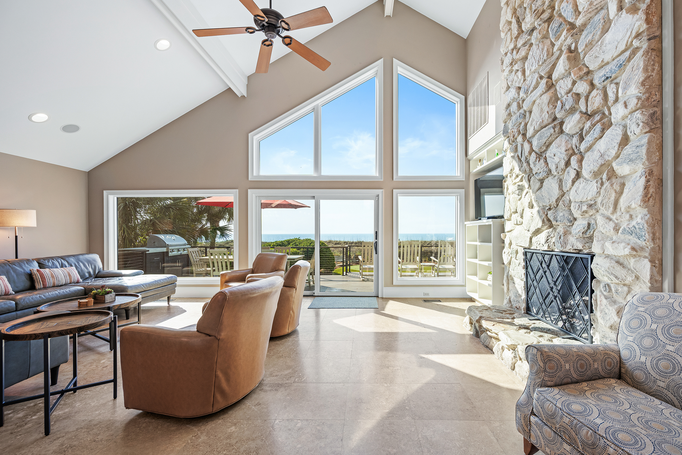 3 Dune Lane | Bright and spacious living room