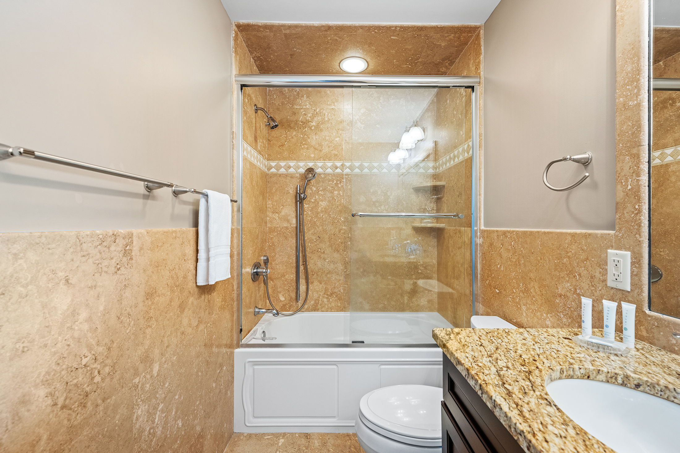 3 Dune Lane | Bedroom 1 ensuite bathroom