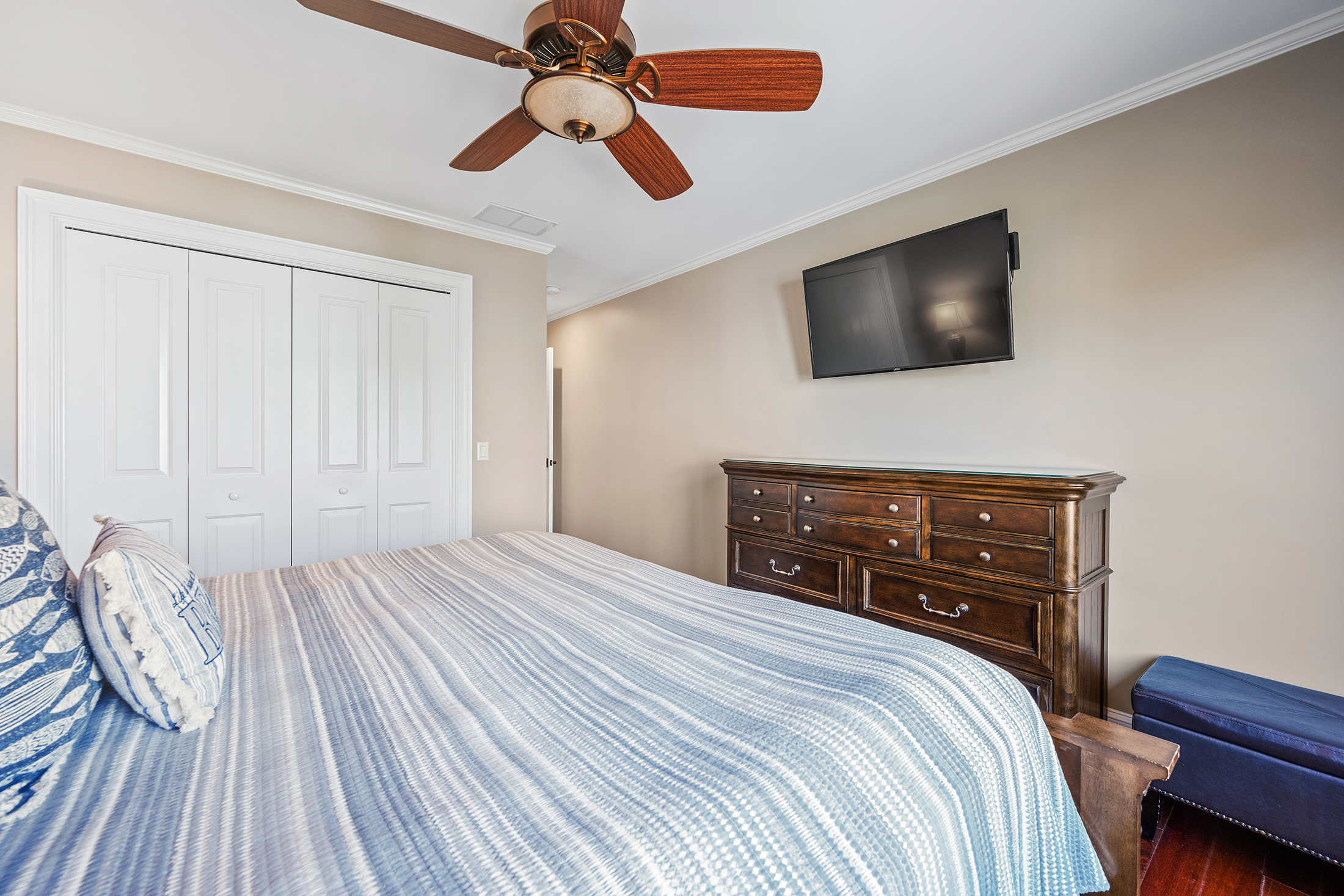 3 Dune lane | Bedroom 3 w/ king bed