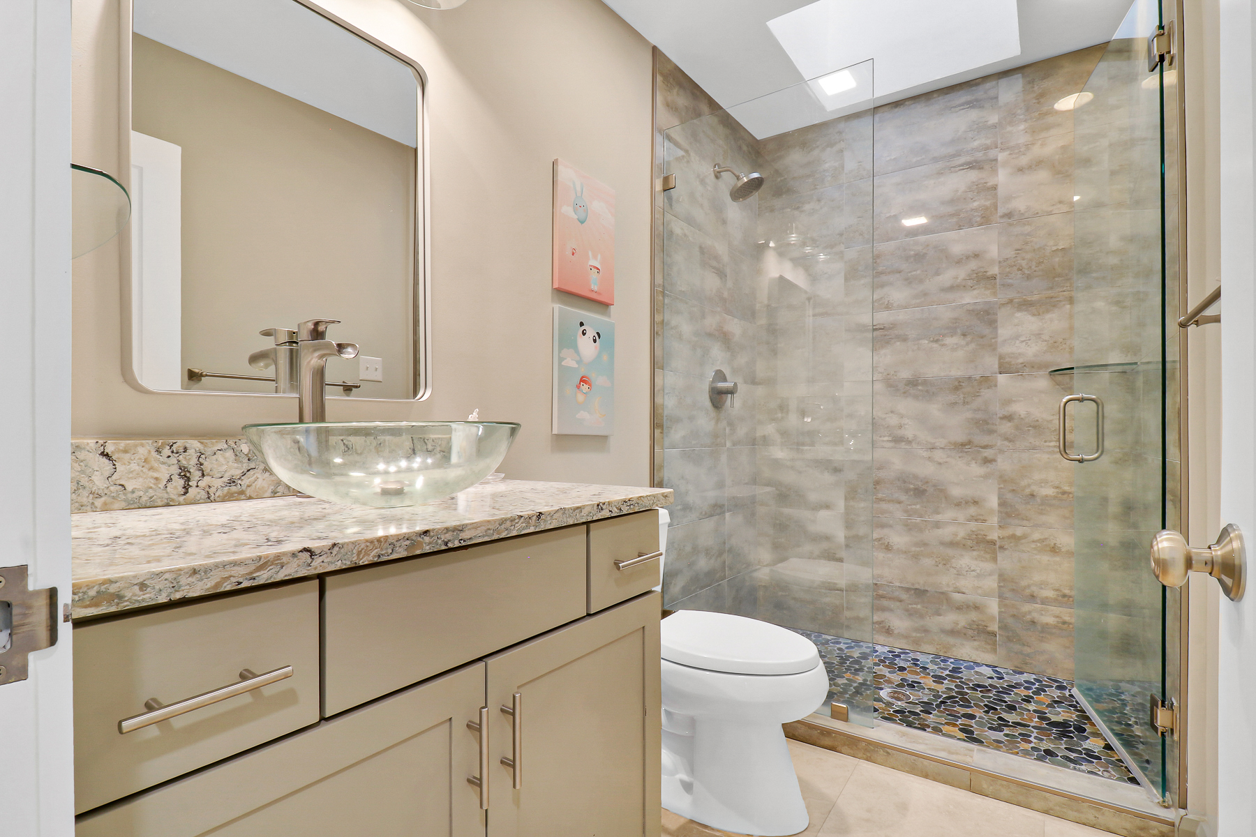 7 Ginger Beer | Shared Bathroom