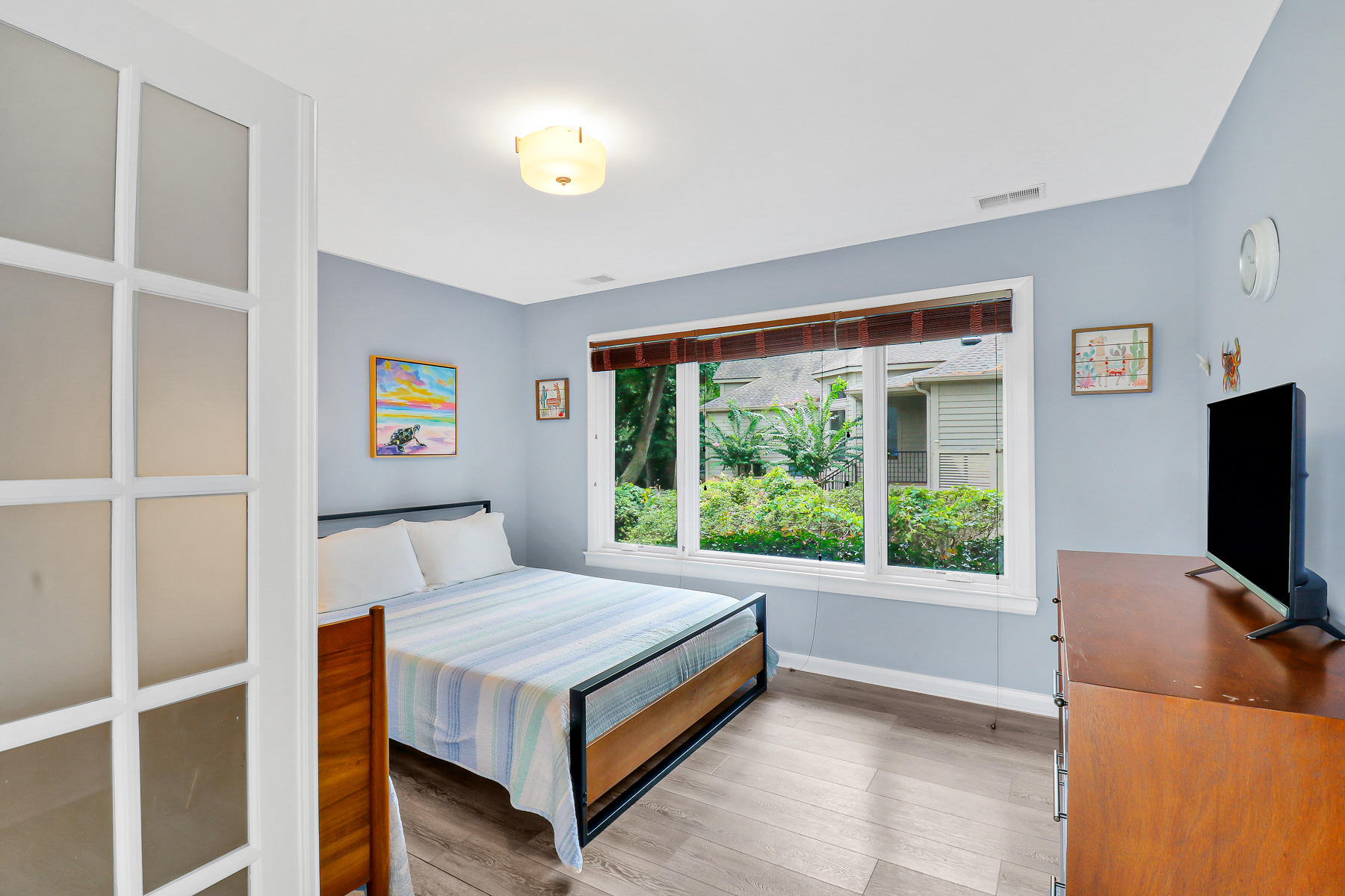 7 Ginger Beer | Bedroom 2 1 Queen bed and 1 Twin Bed