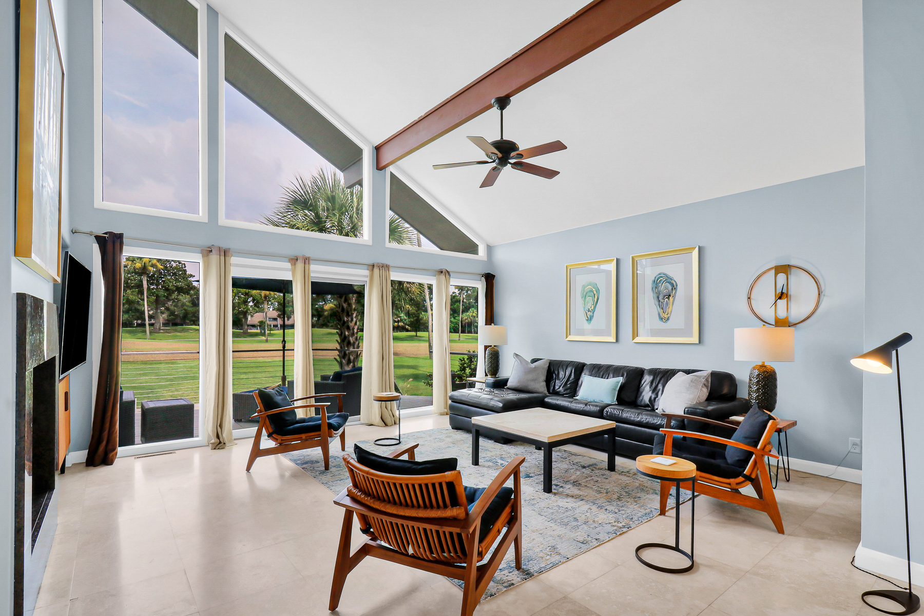 7 Ginger Beer | Living Room