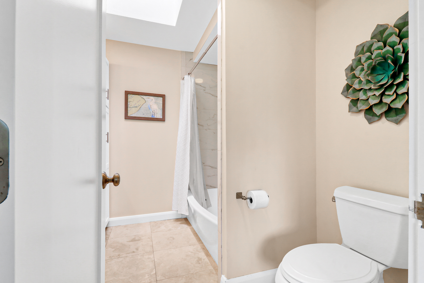 7 Ginger Beer | Bedroom 4 Bathroom