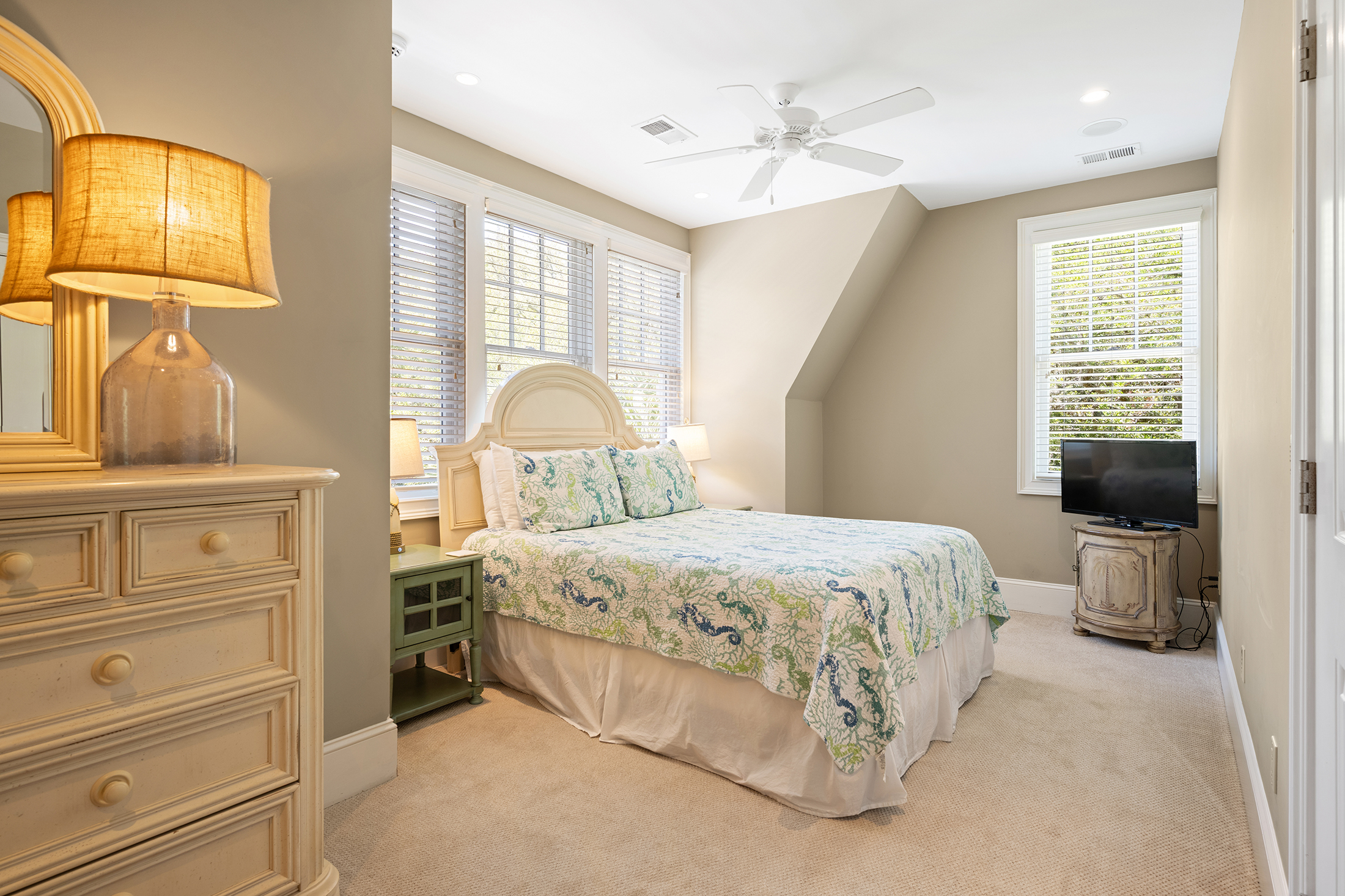 3 Iron Clad | Bedroom 5 Queen bed w/ ensuite bathroom