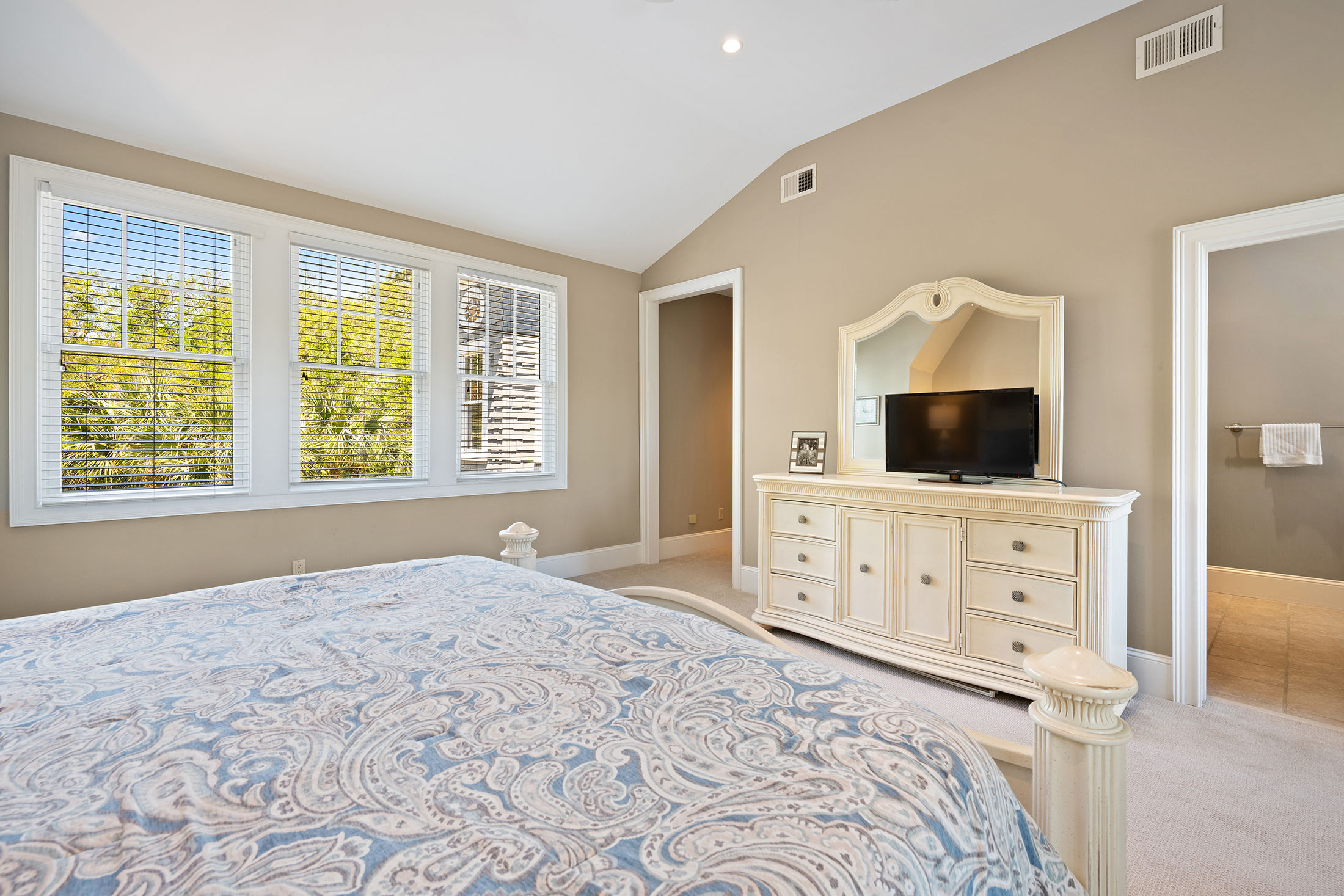 3 Iron Clad | Bedroom 3 King Bed w/ ensuite bathroom