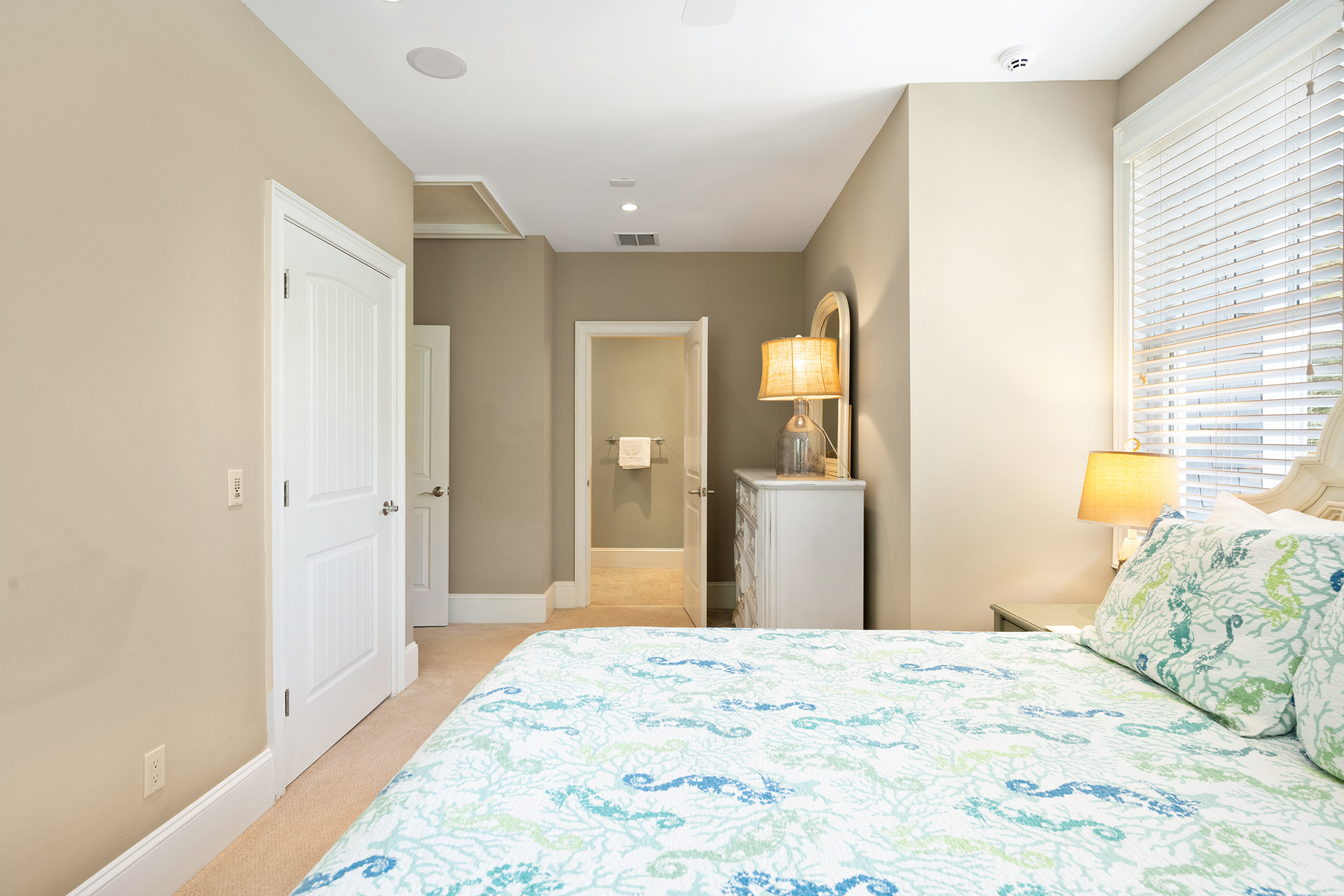 3 Iron Clad | Bedroom 5 Queen bed w/ ensuite bathroom