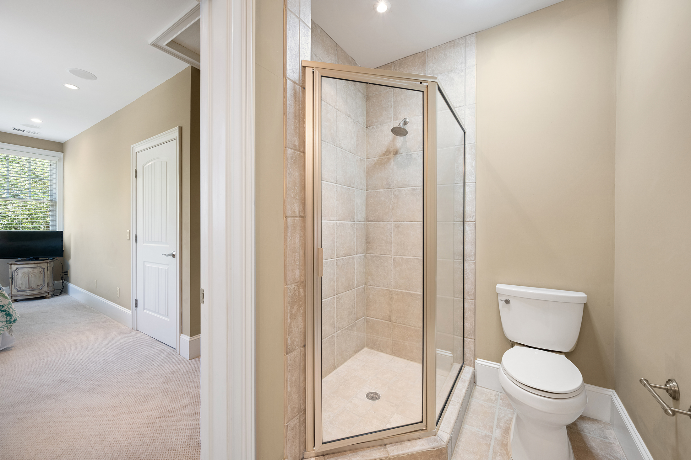 3 Iron Clad | Bedroom 5 bathroom
