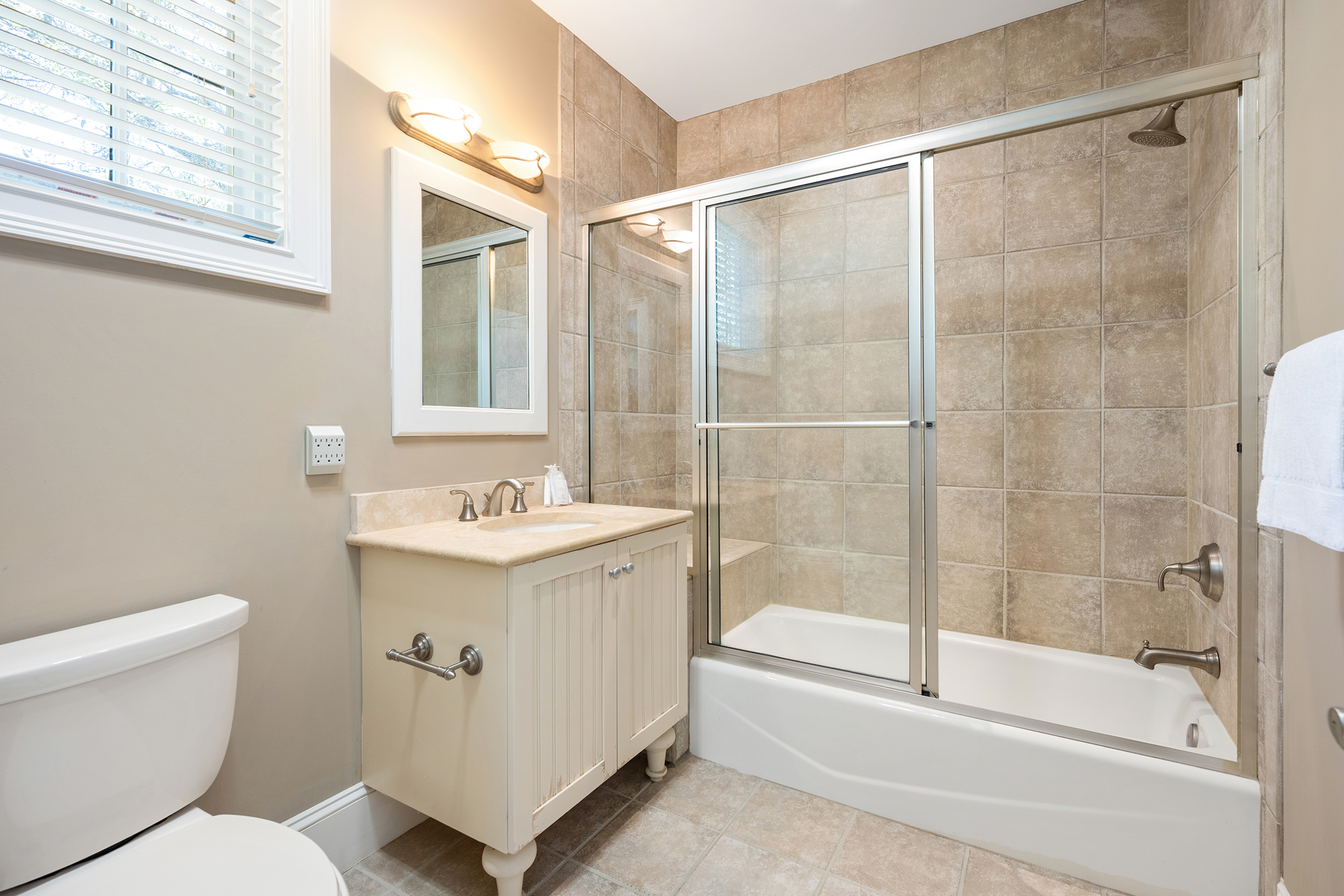 3 Iron Clad | Bedroom 4 bathroom