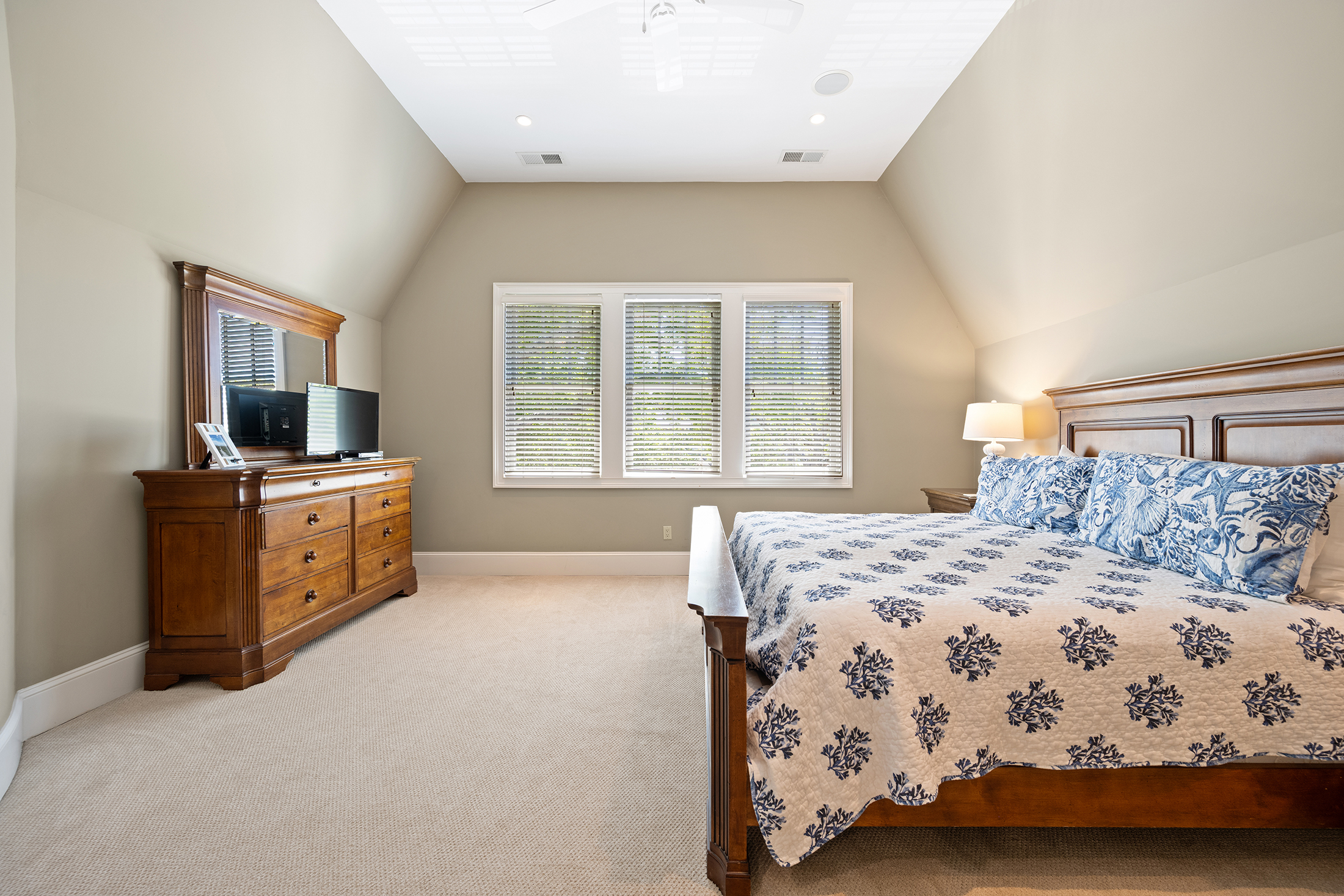 3 Iron Clad | Bedroom 2 Kind Bed w/ ensuite bathroom