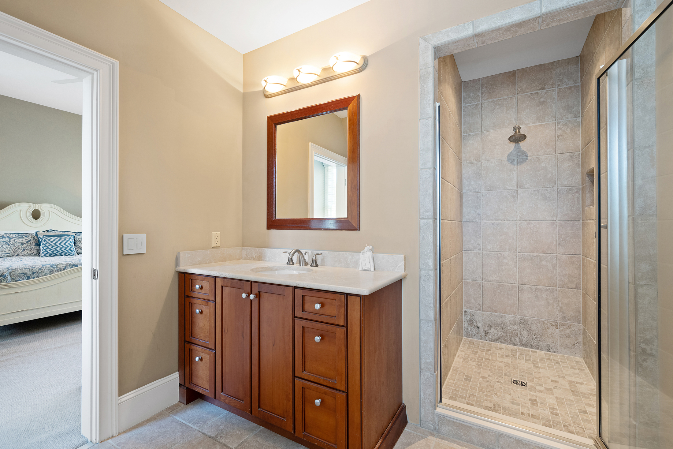 3 Iron Clad | Bedroom 3 bathroom