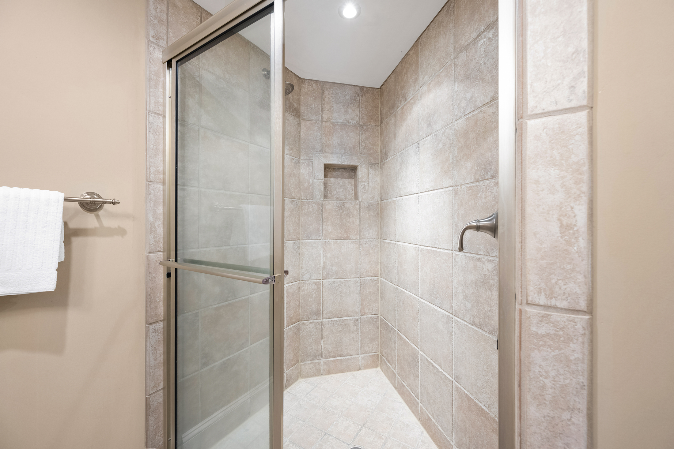 3 Iron Clad | Bedroom 6 bathroom