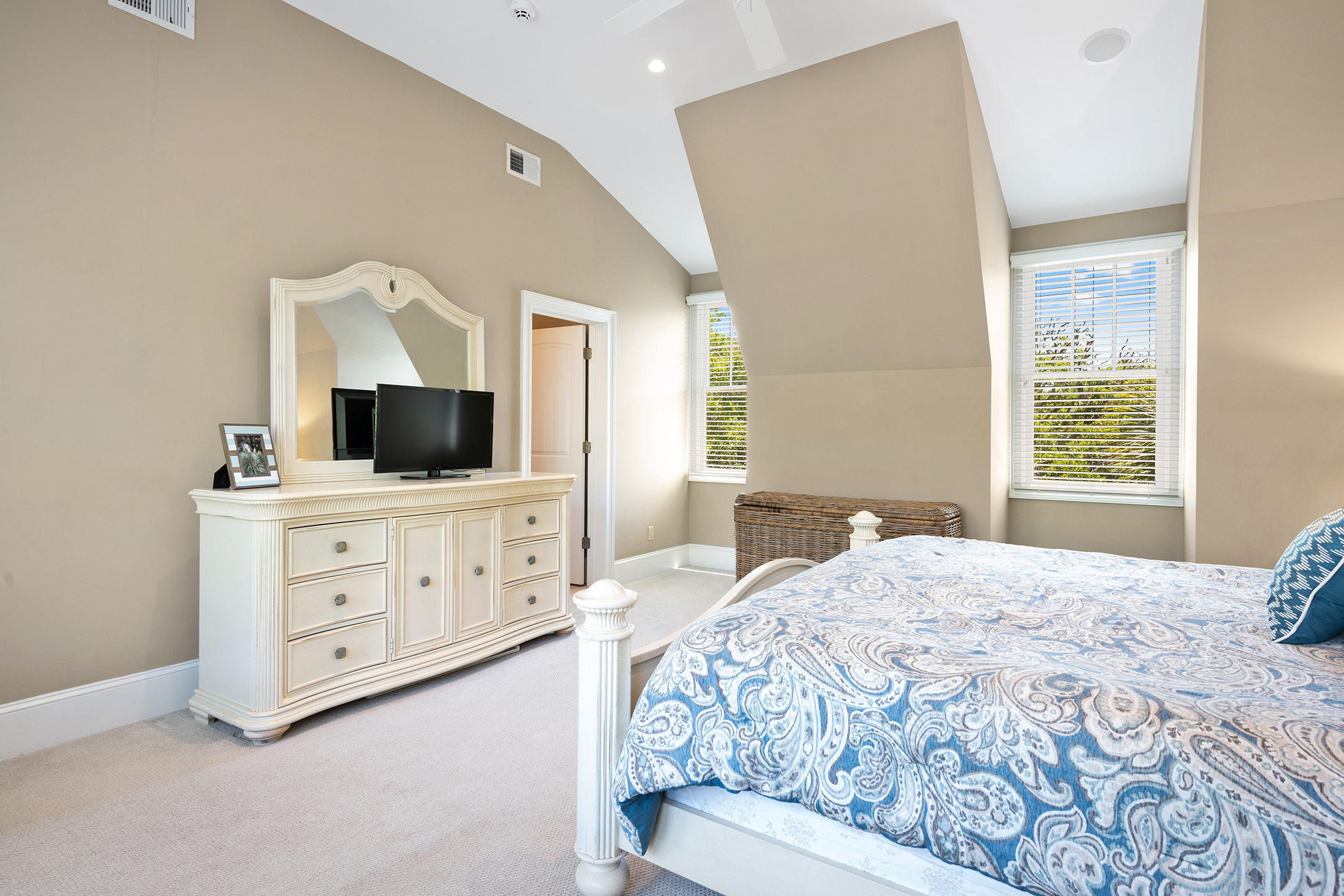 3 Iron Clad | Bedroom 3 King Bed w/ ensuite bathroom