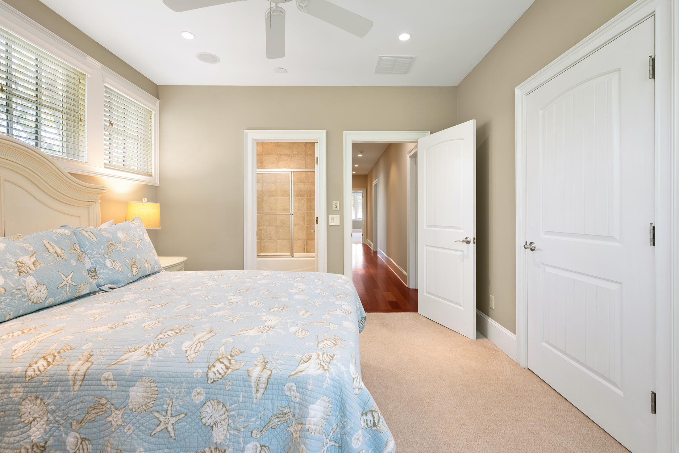 3 Iron Clad | Bedroom 4 Queen bed w/ ensuite bathroom