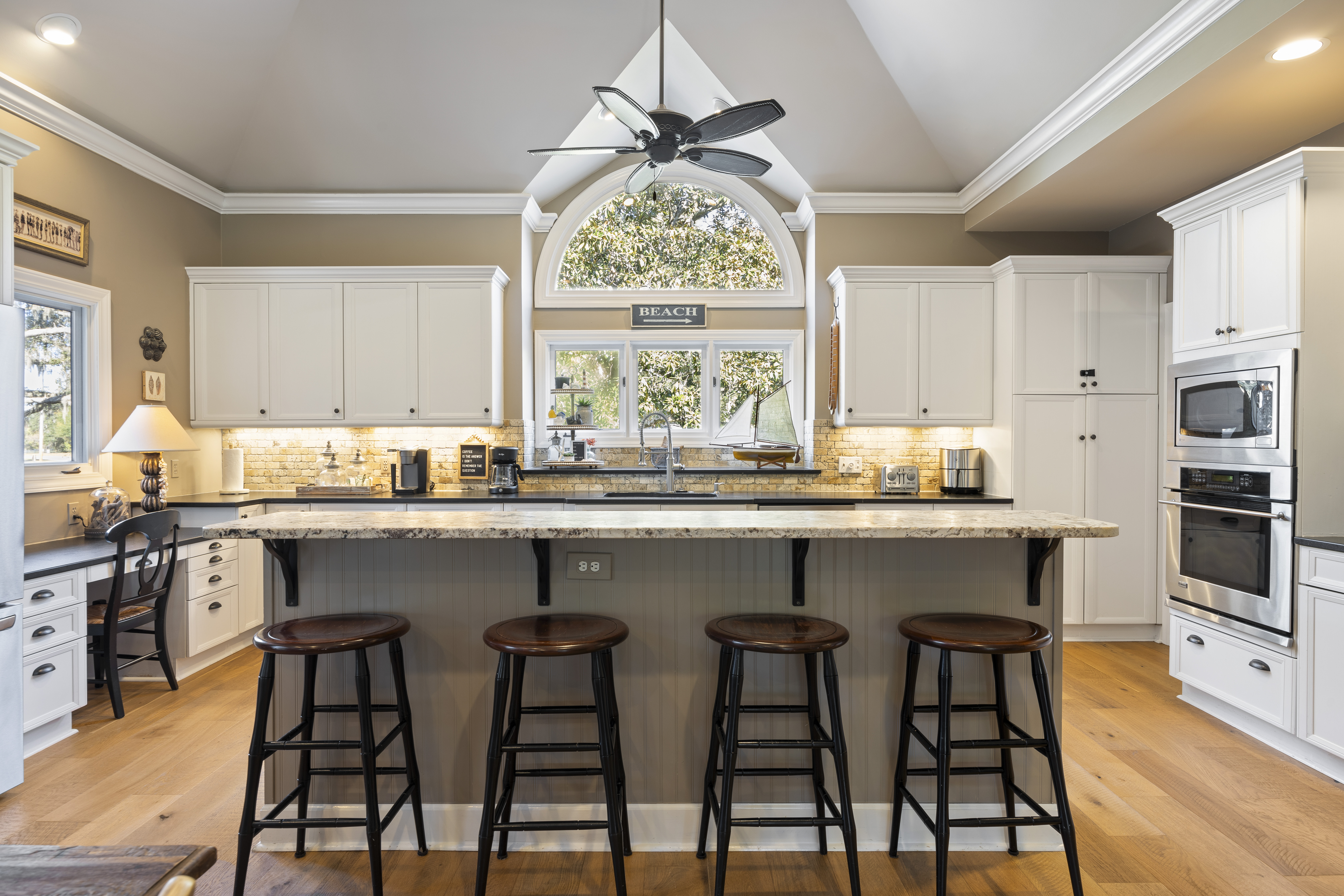 2 Tupelo | Stunning spacious kitchen