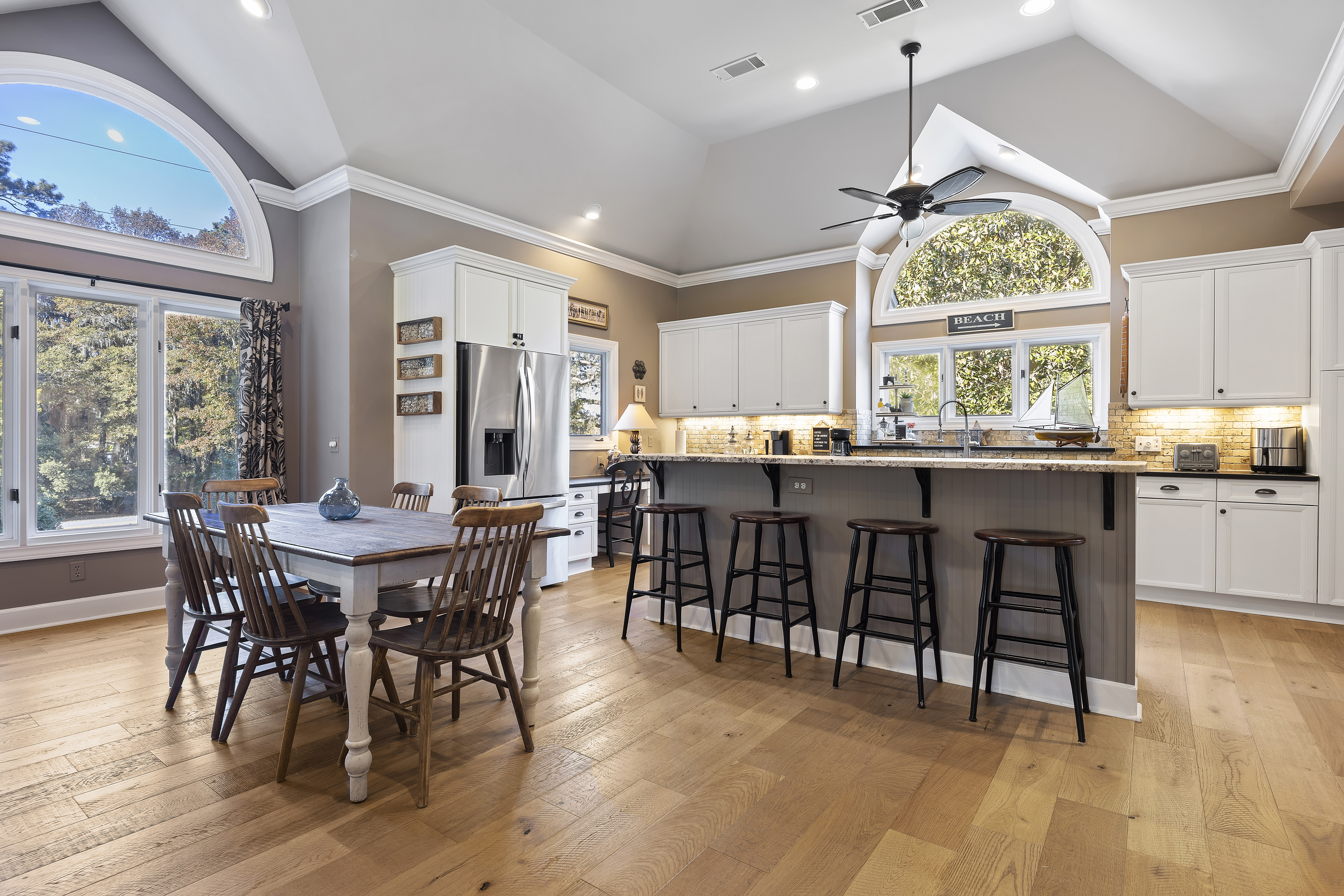 2 Tupelo | Stunning spacious kitchen & dining