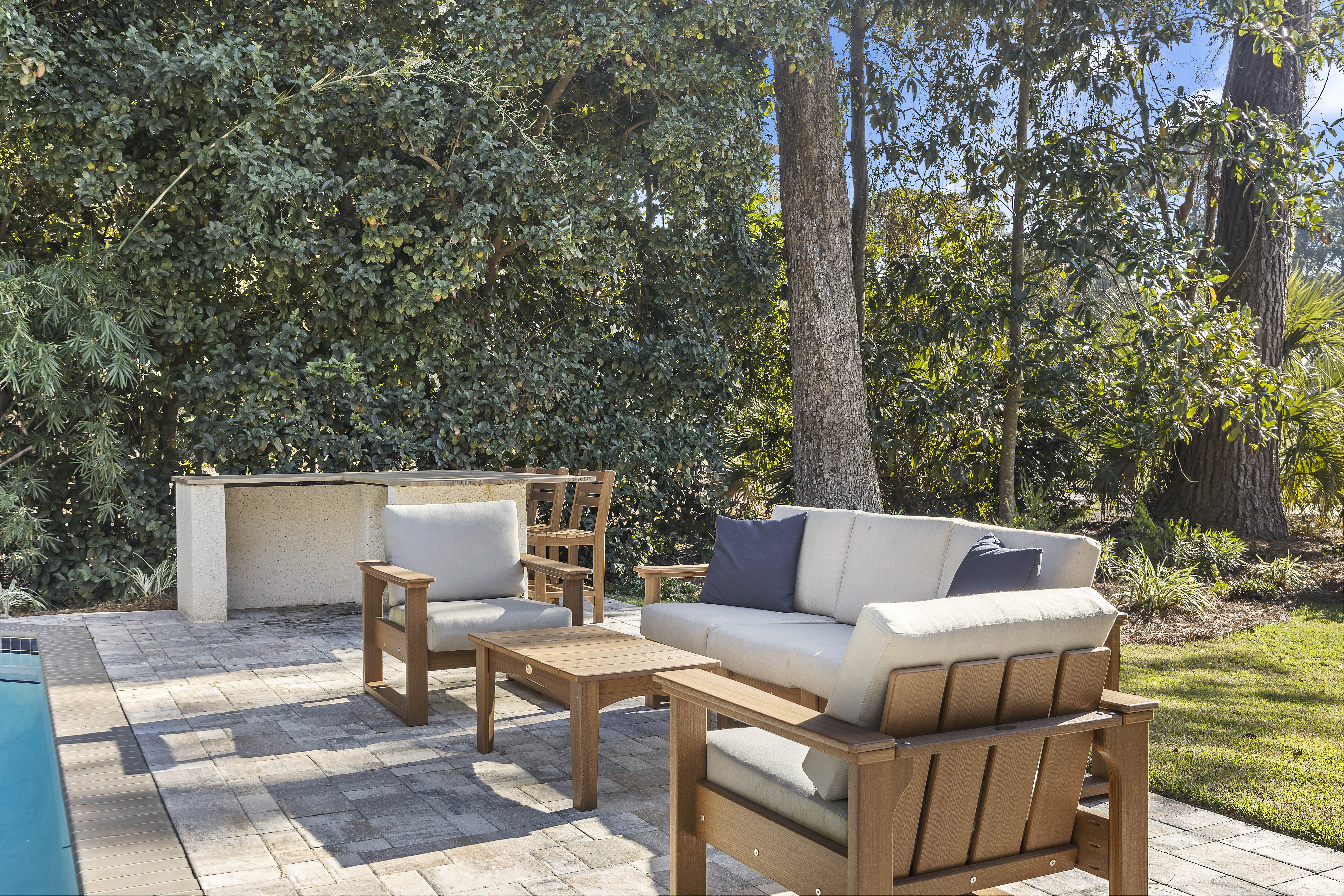 2 Tupelo | relax and sit back by the pool 