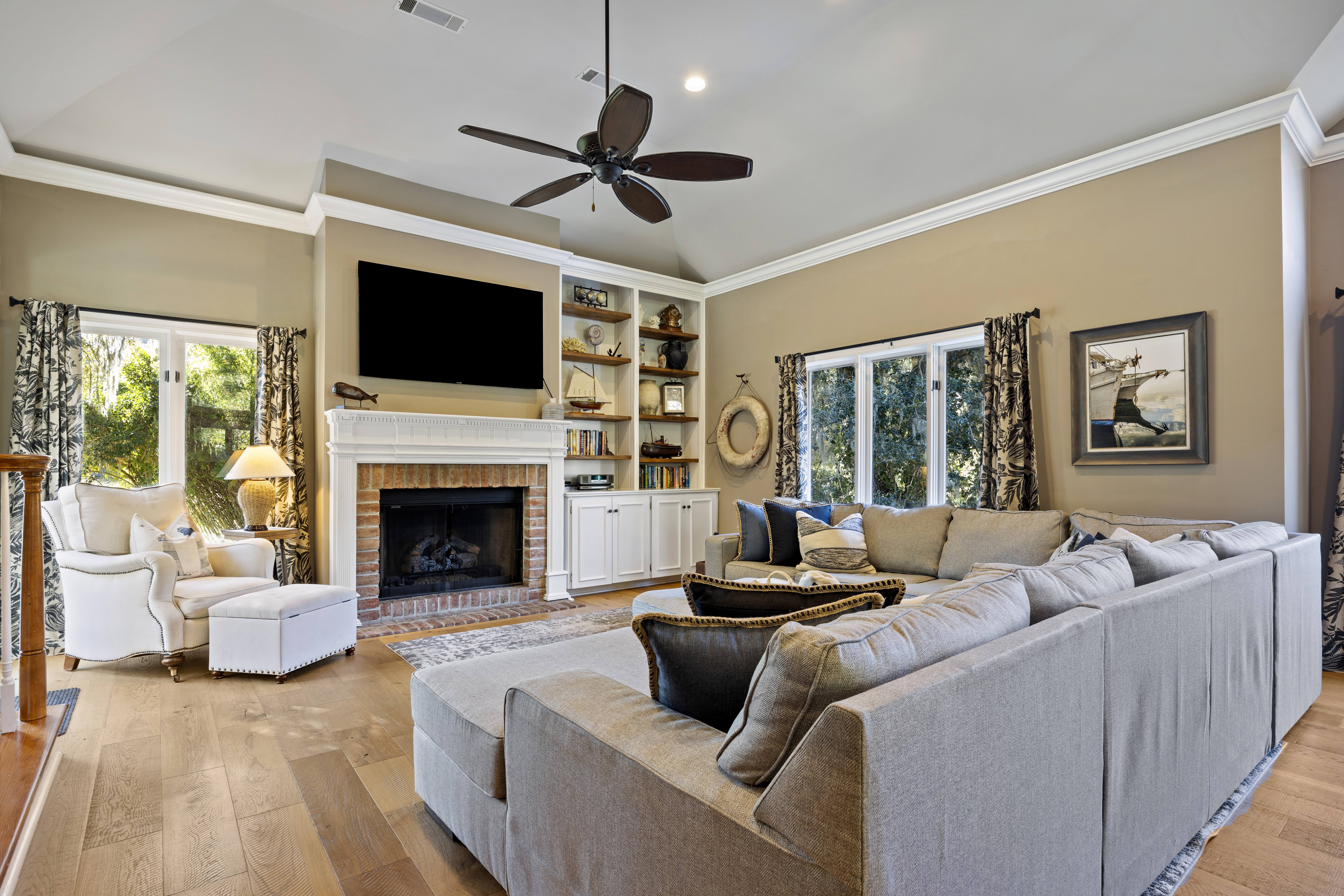 2 Tupelo | Main living area, spacious and cozy