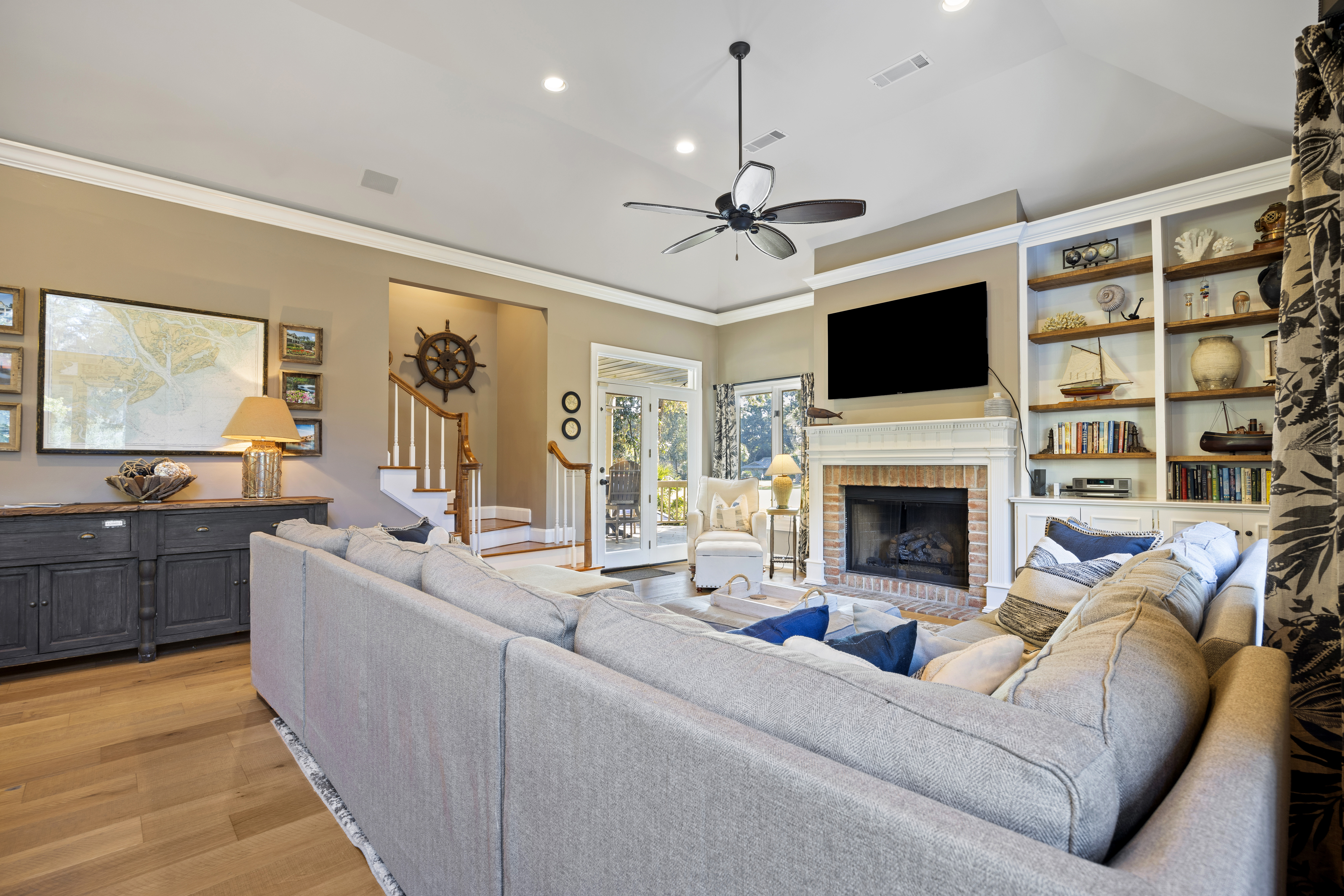 2 Tupelo | Main living area, spacious and cozy