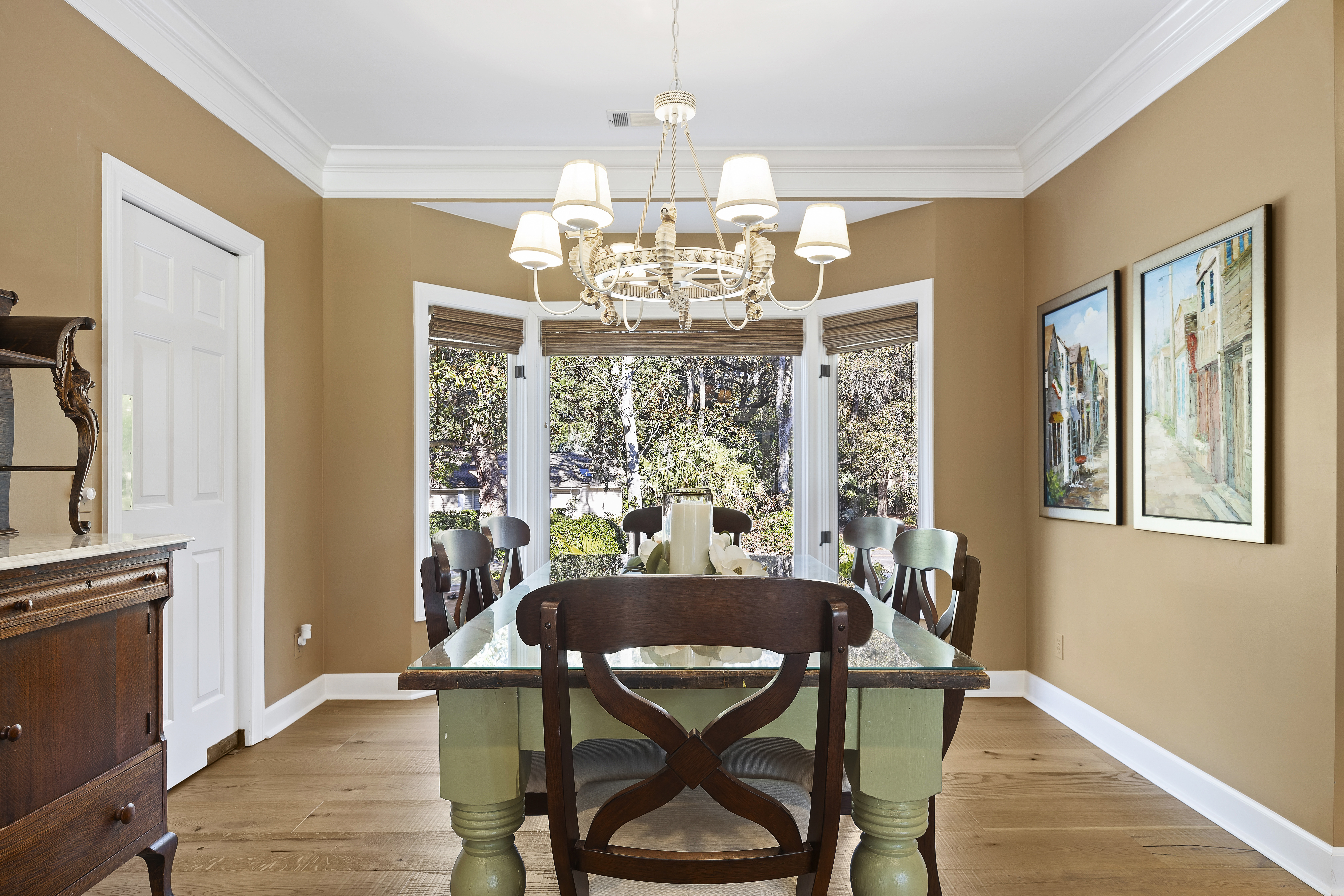 2 Tupelo | Dining room with seating for 6
