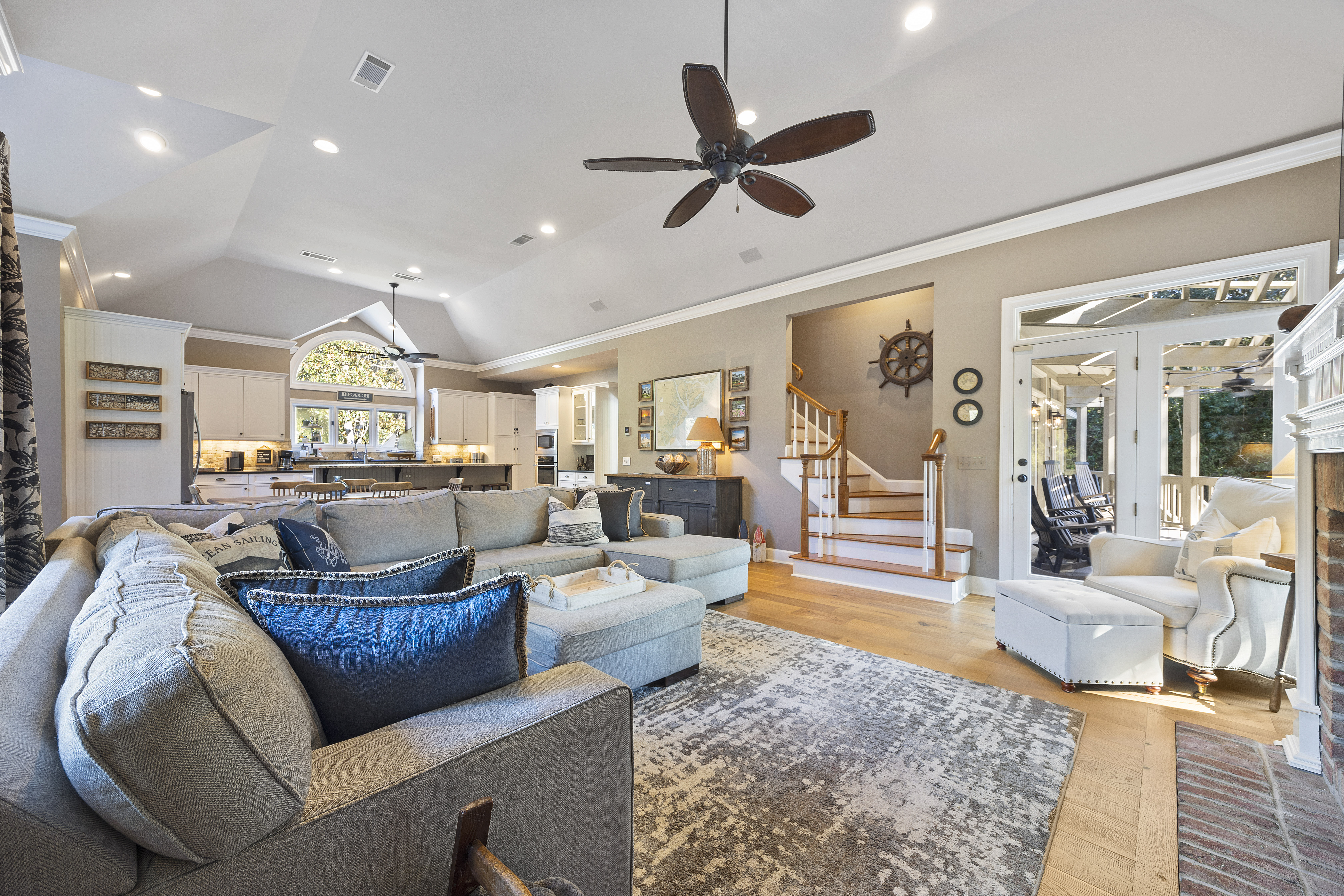 2 Tupelo | Main living area, spacious and cozy