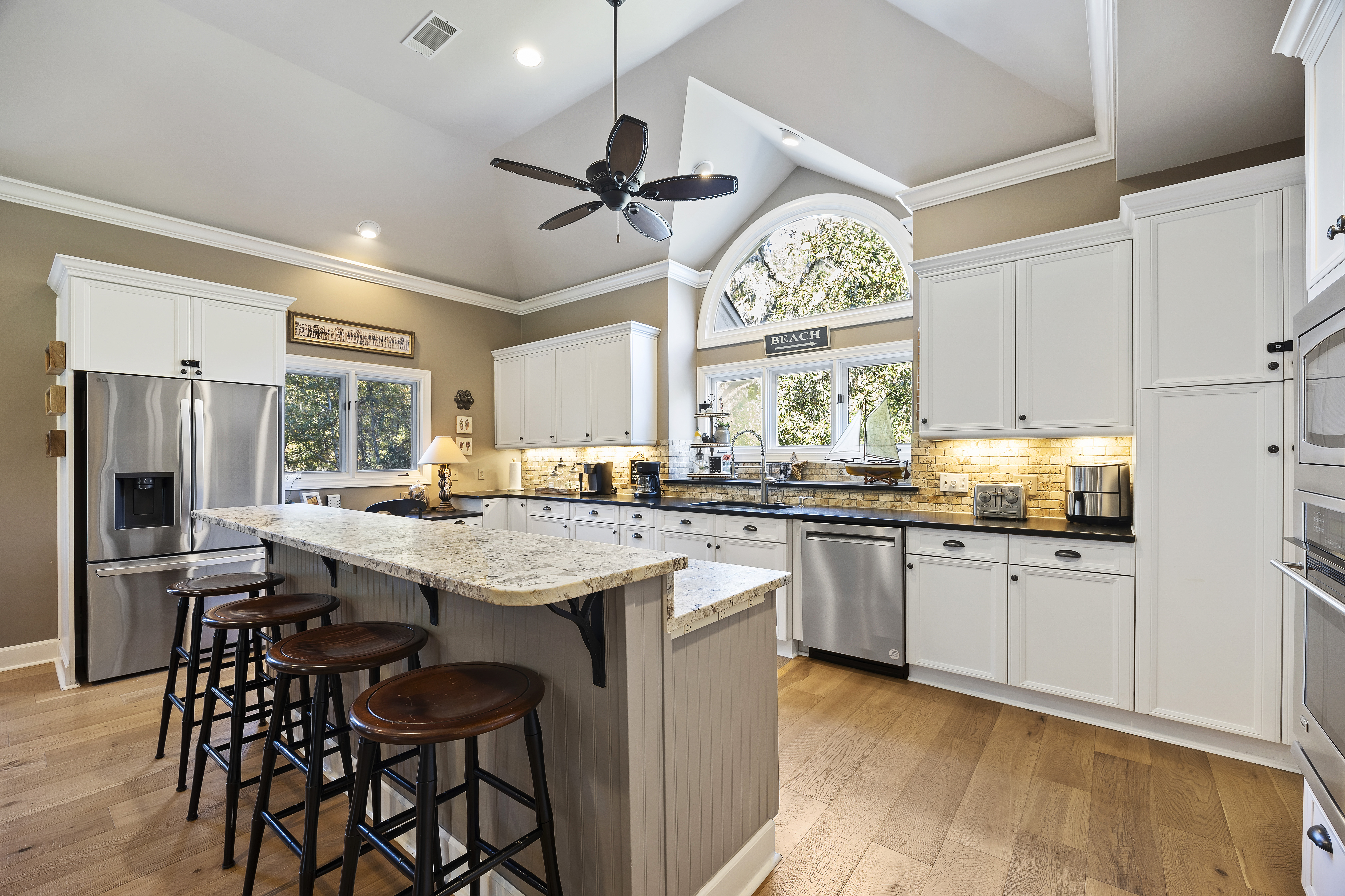 2 Tupelo | Stunning spacious kitchen