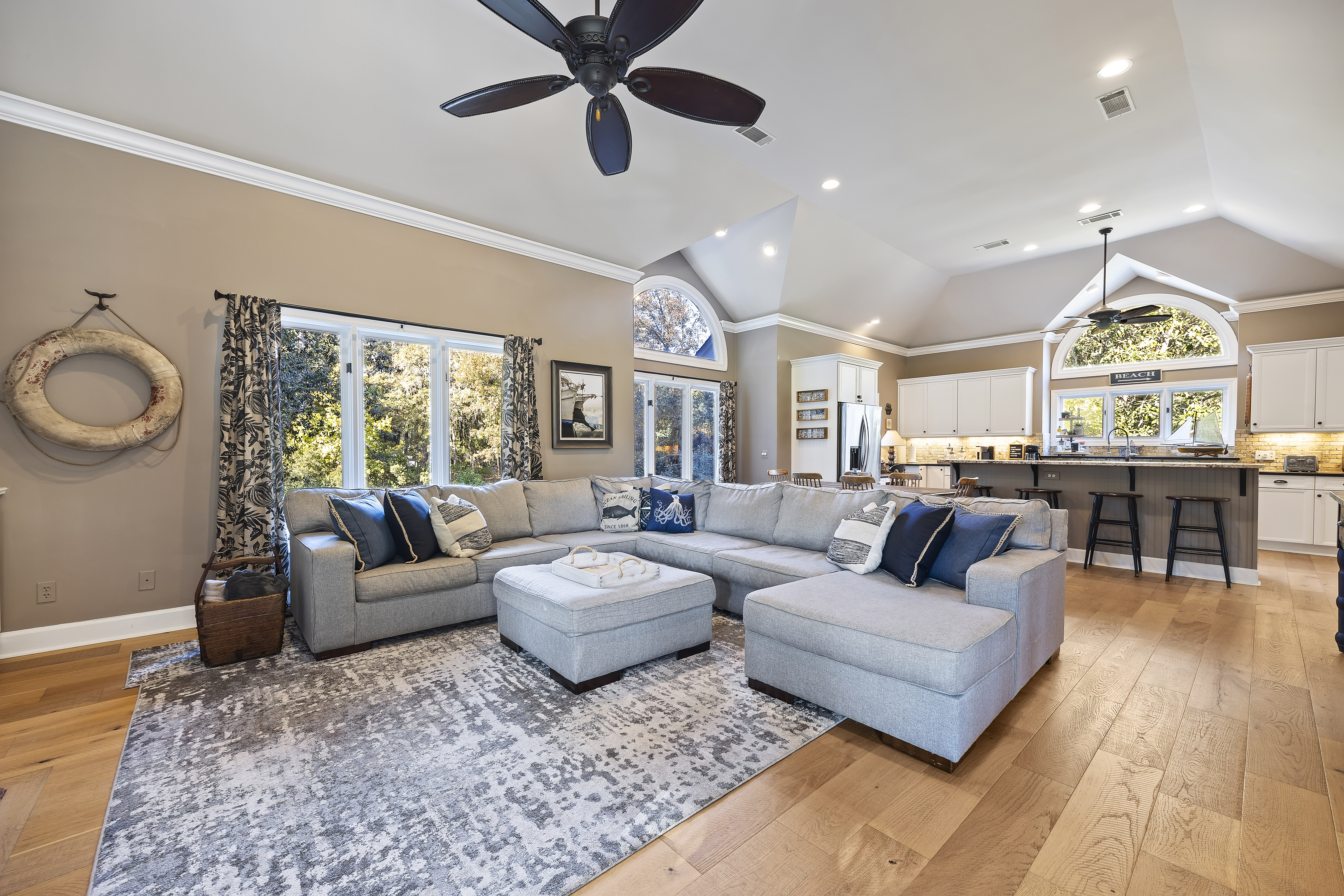 2 Tupelo | Main living area, spacious and cozy