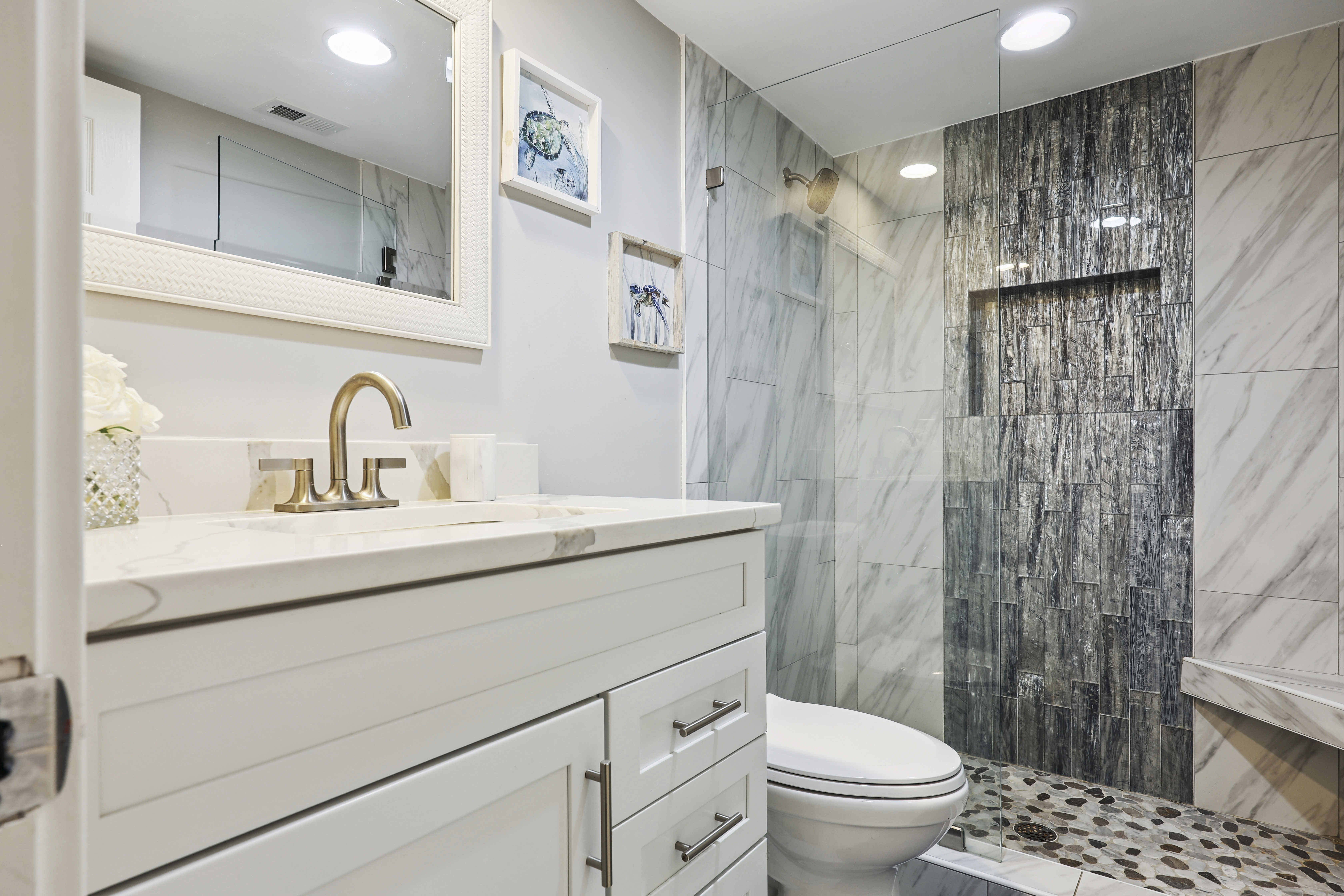 283 Turnberry | Bedroom 1 Bathroom