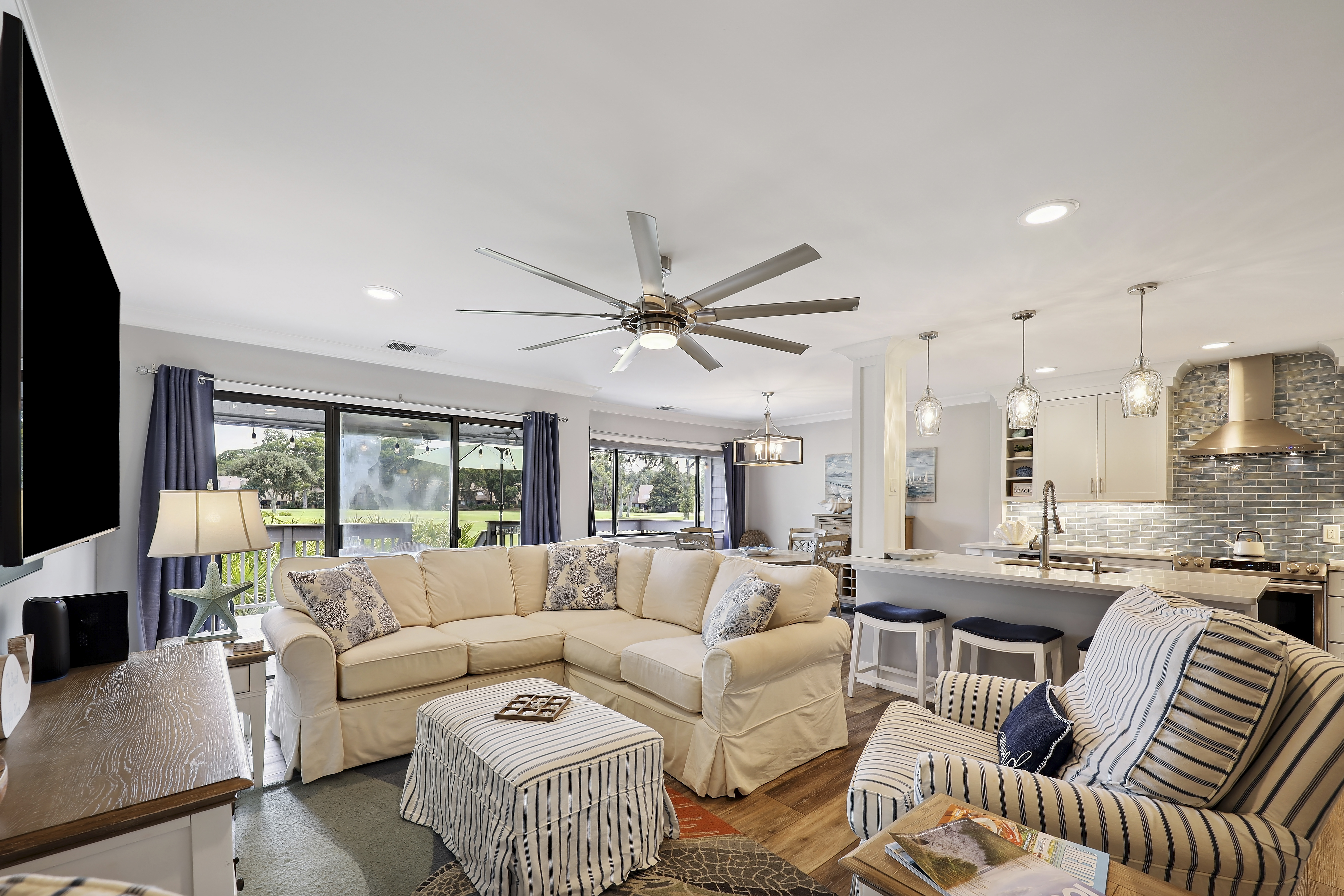 283 Turnberry | Living Room