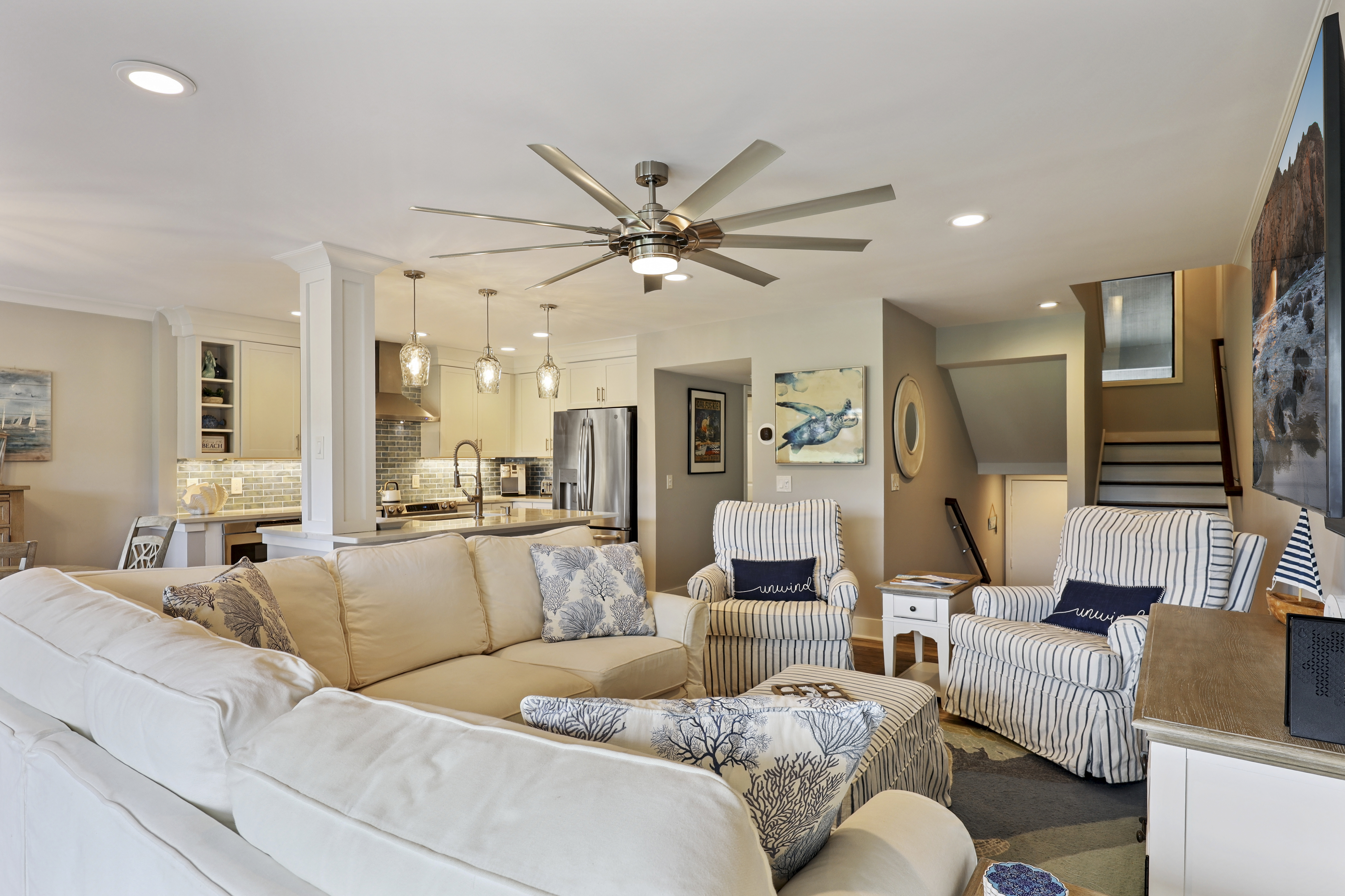 283 Turnberry | Living Room