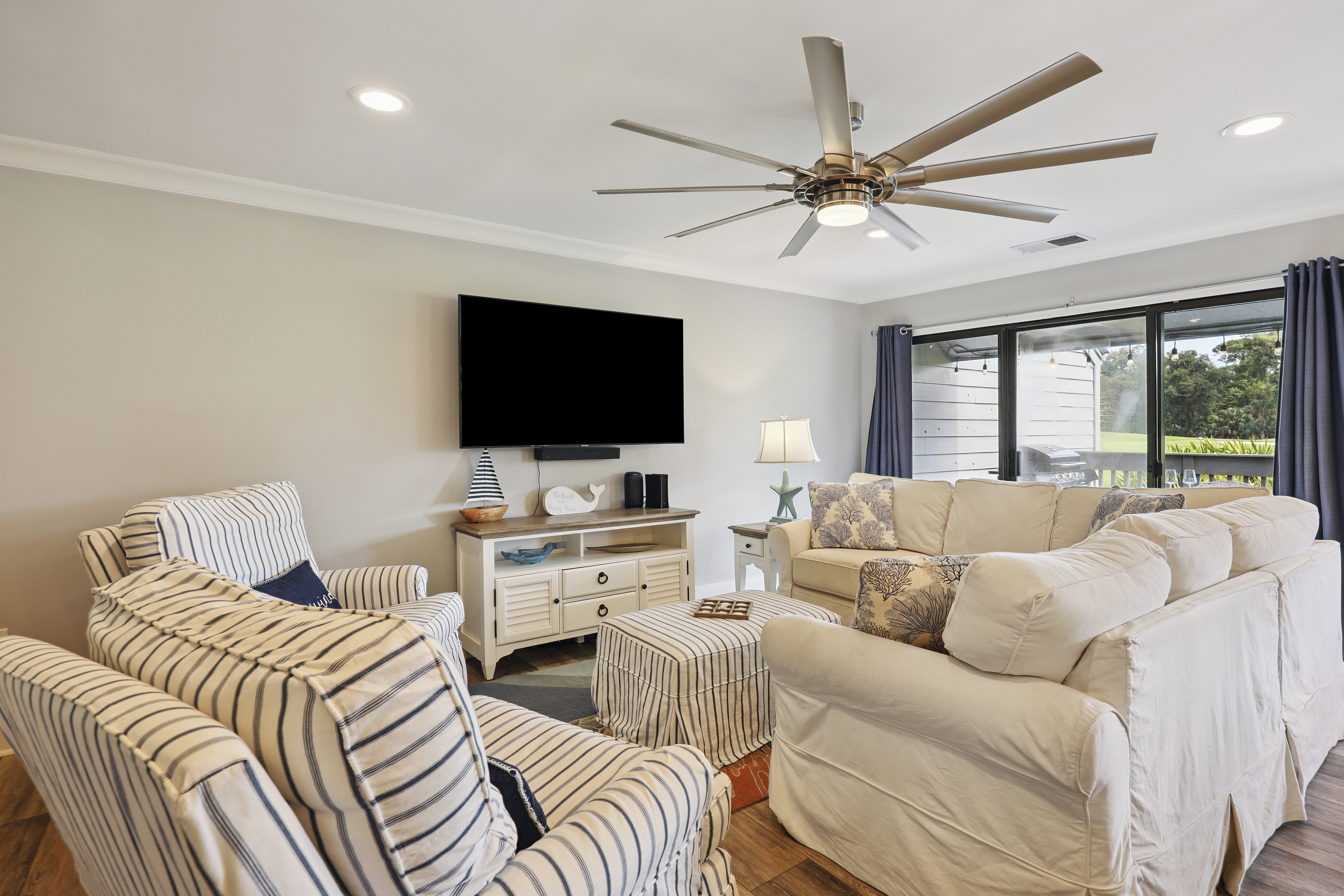 283 Turnberry | Living Room