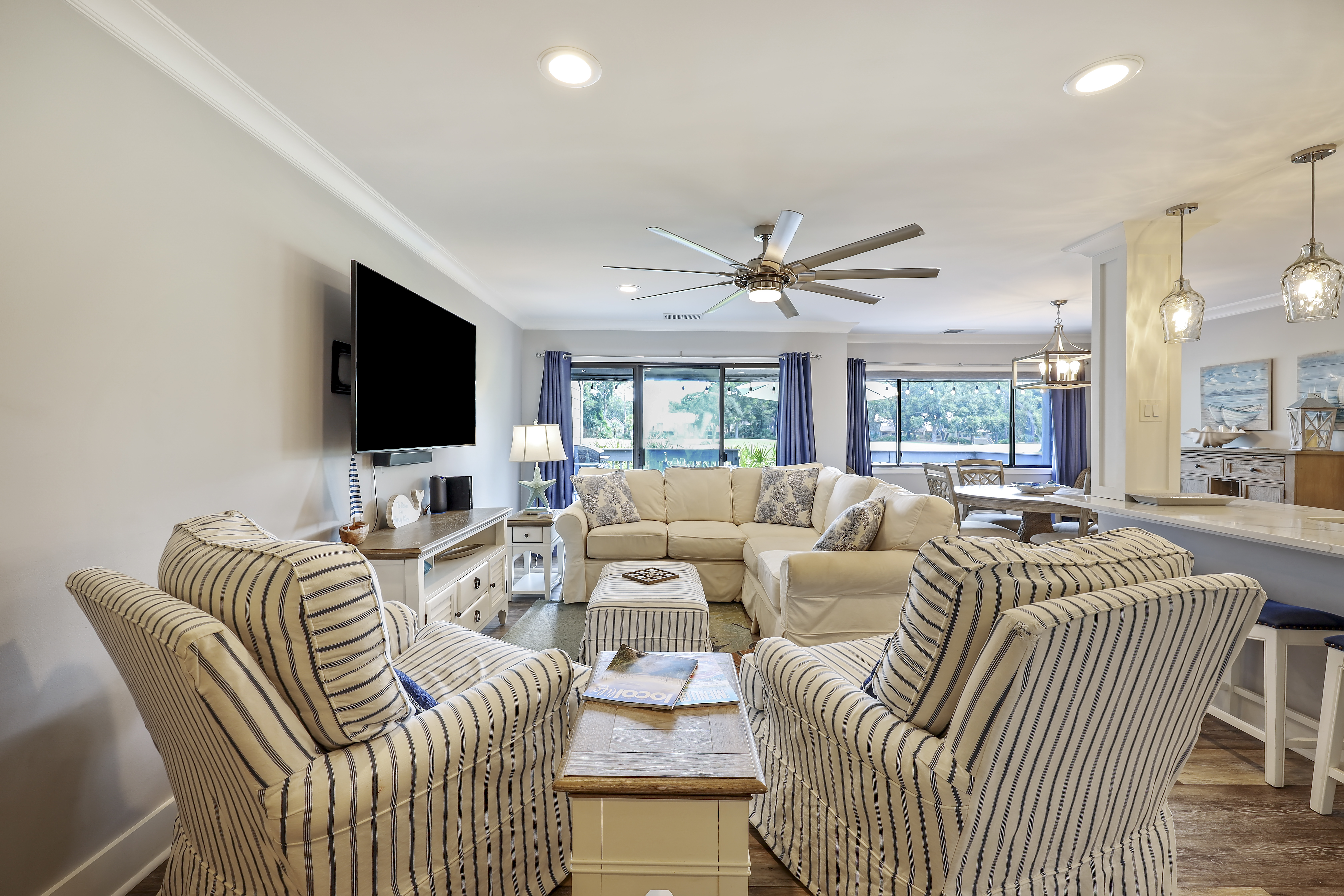 283 Turnberry | Living Room