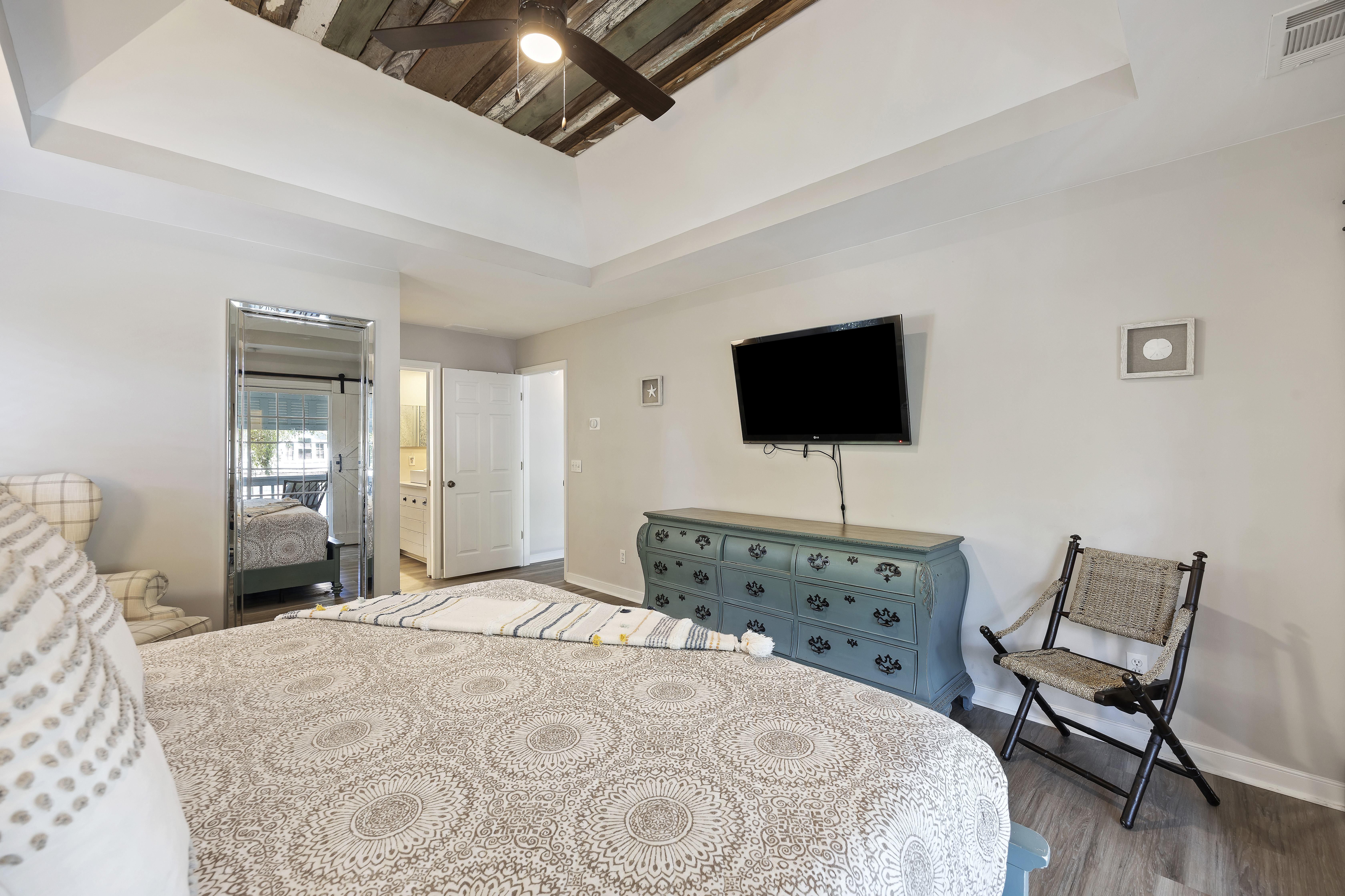 2 Azalea | Bedroom 1 King bed with private balcony & bathroom 