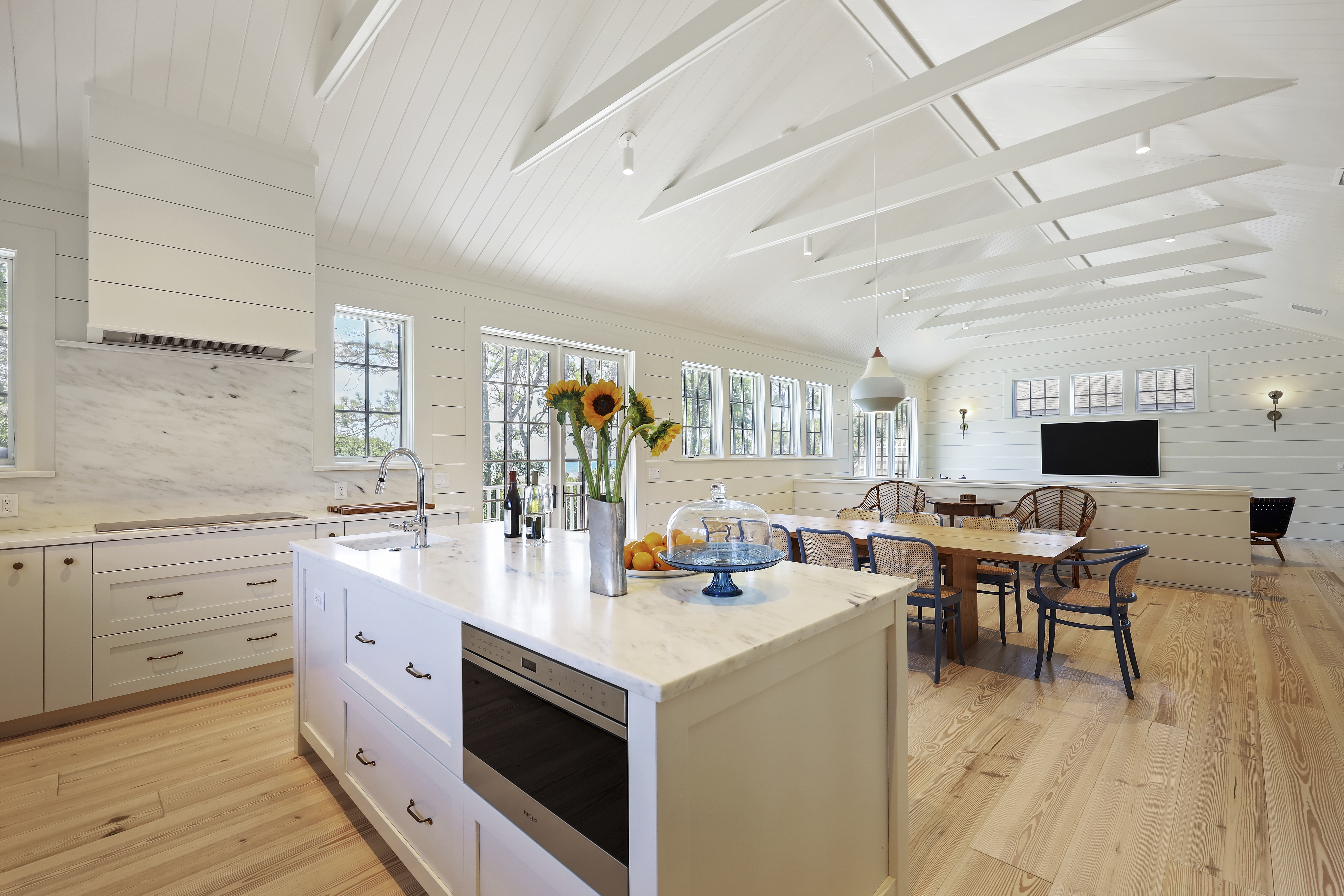 10 Cassina | Dining Room and Kitchen 