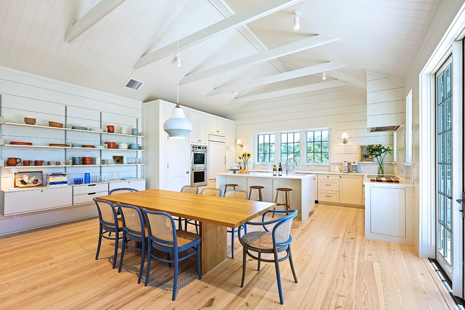 10 Cassina | Dining Room and Kitchen 