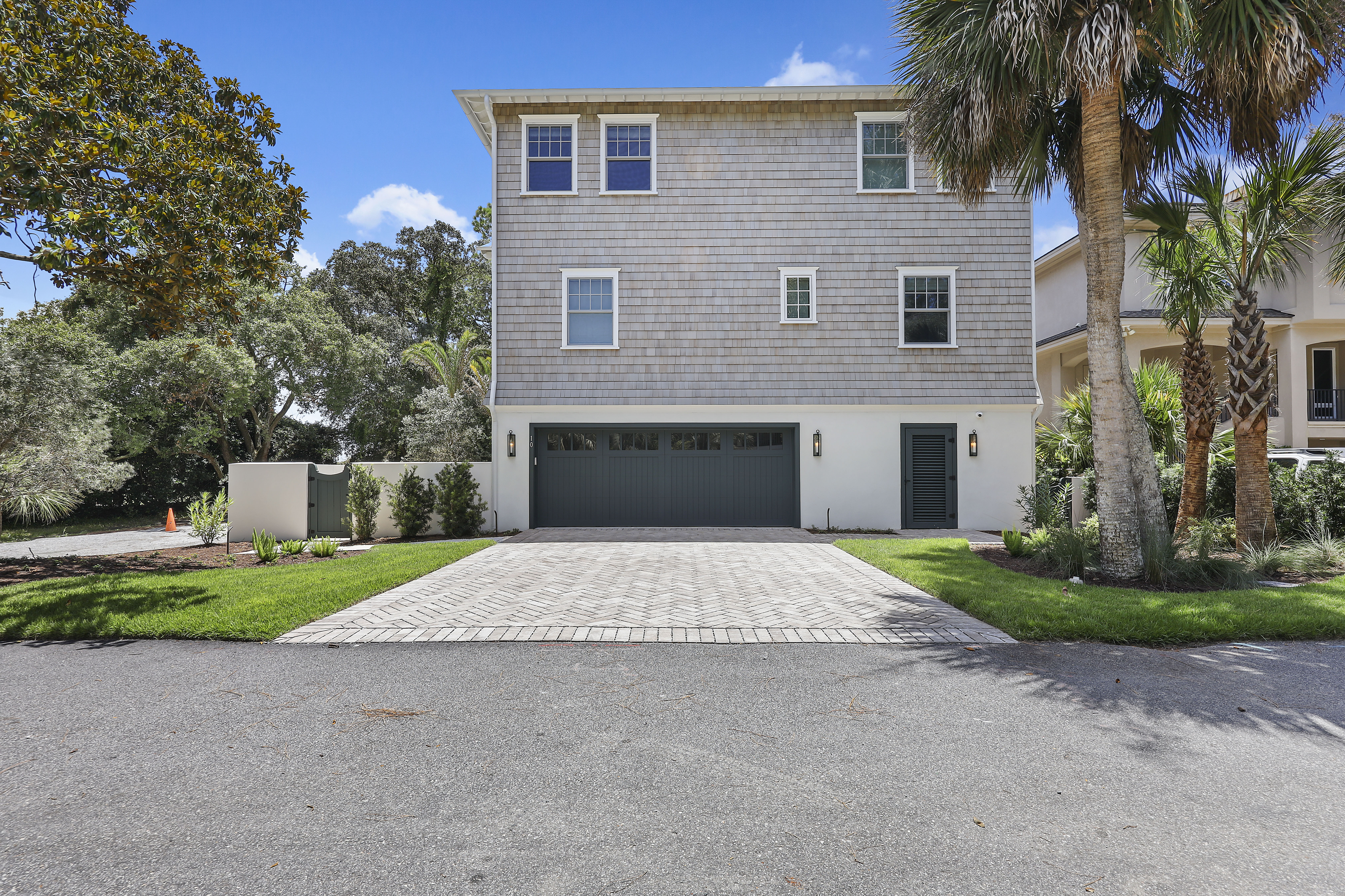 10 Cassina | Front of House