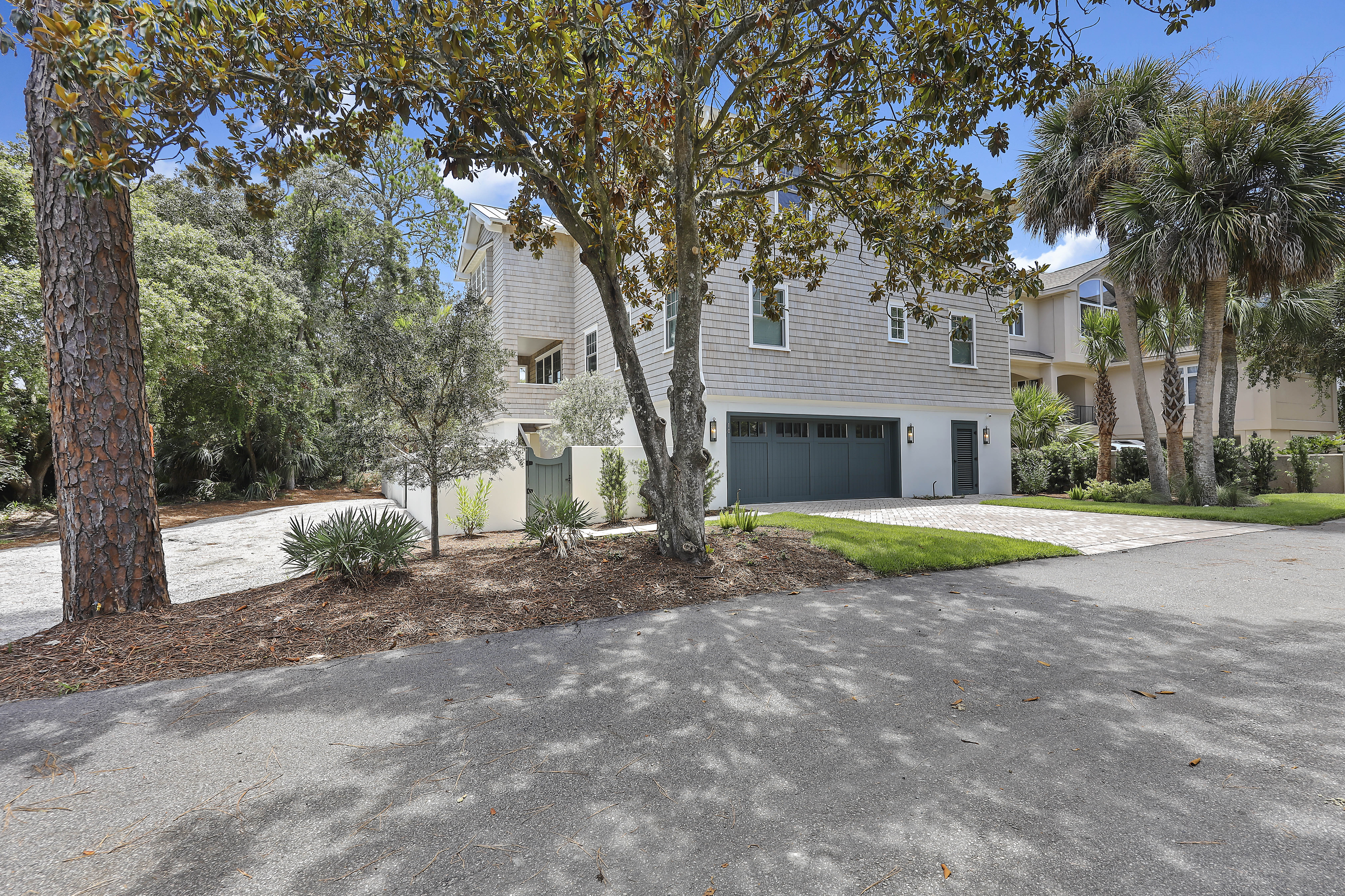 10 Cassina | Front of House